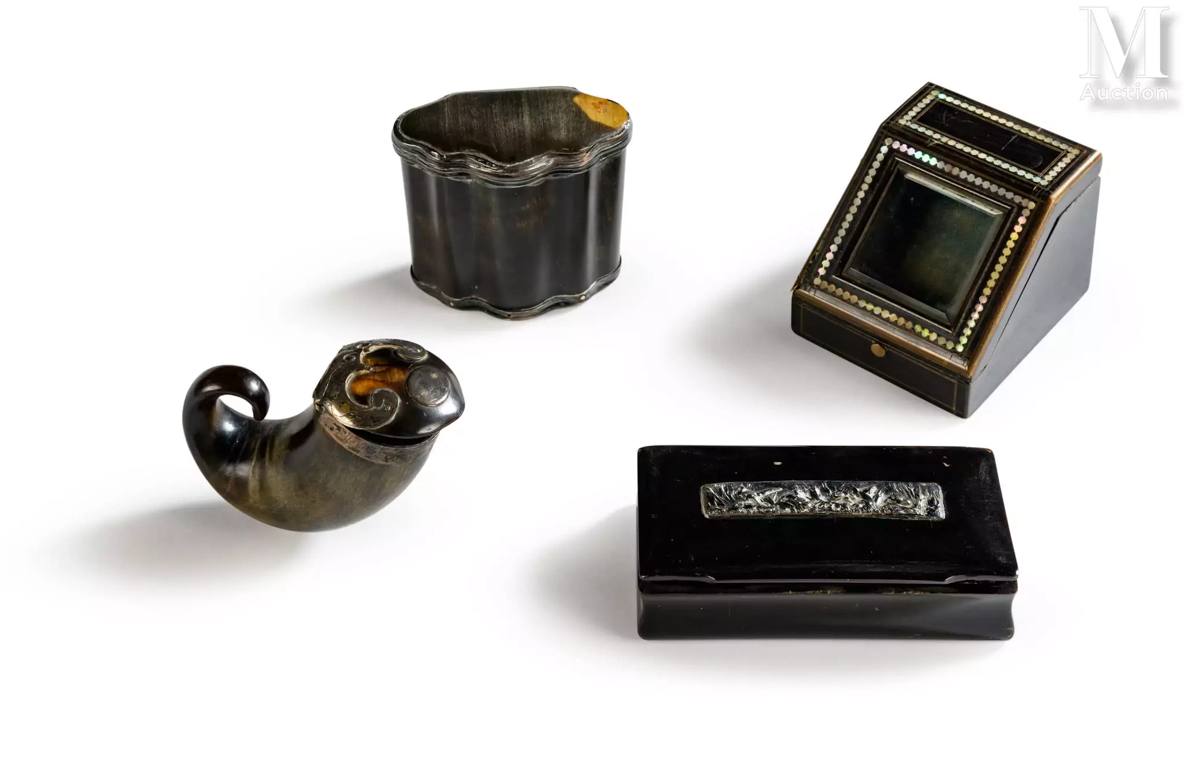 Tabatières et écrin, Europe, XIXe siècle Lot comprenant :