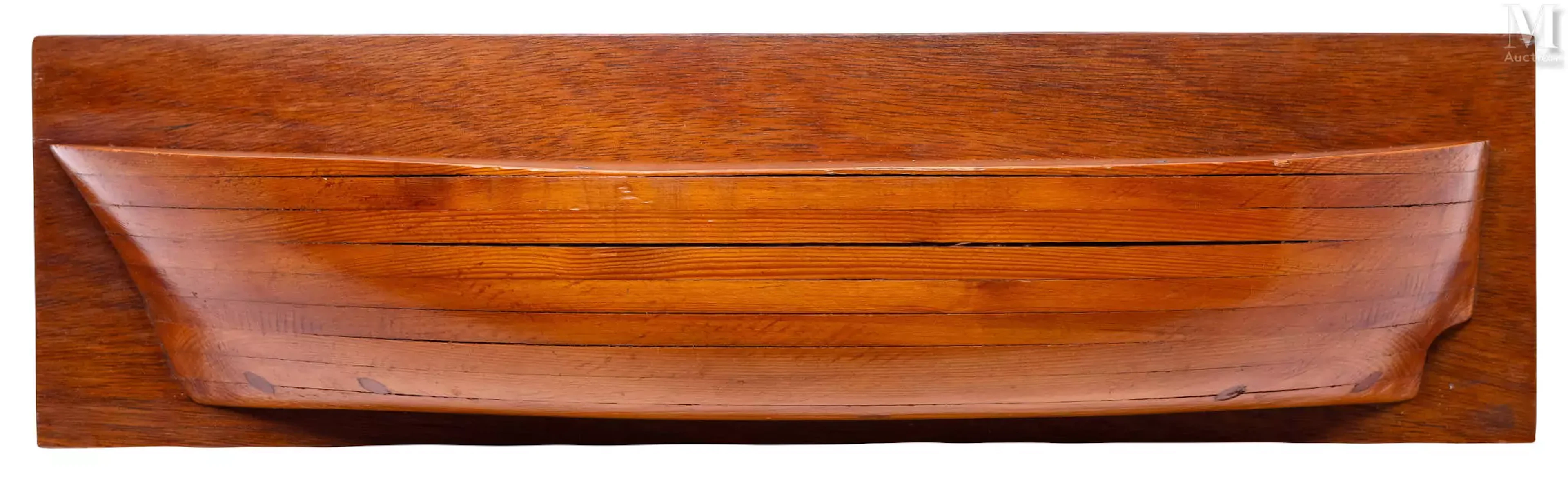 Demi-coque d’une chaloupe