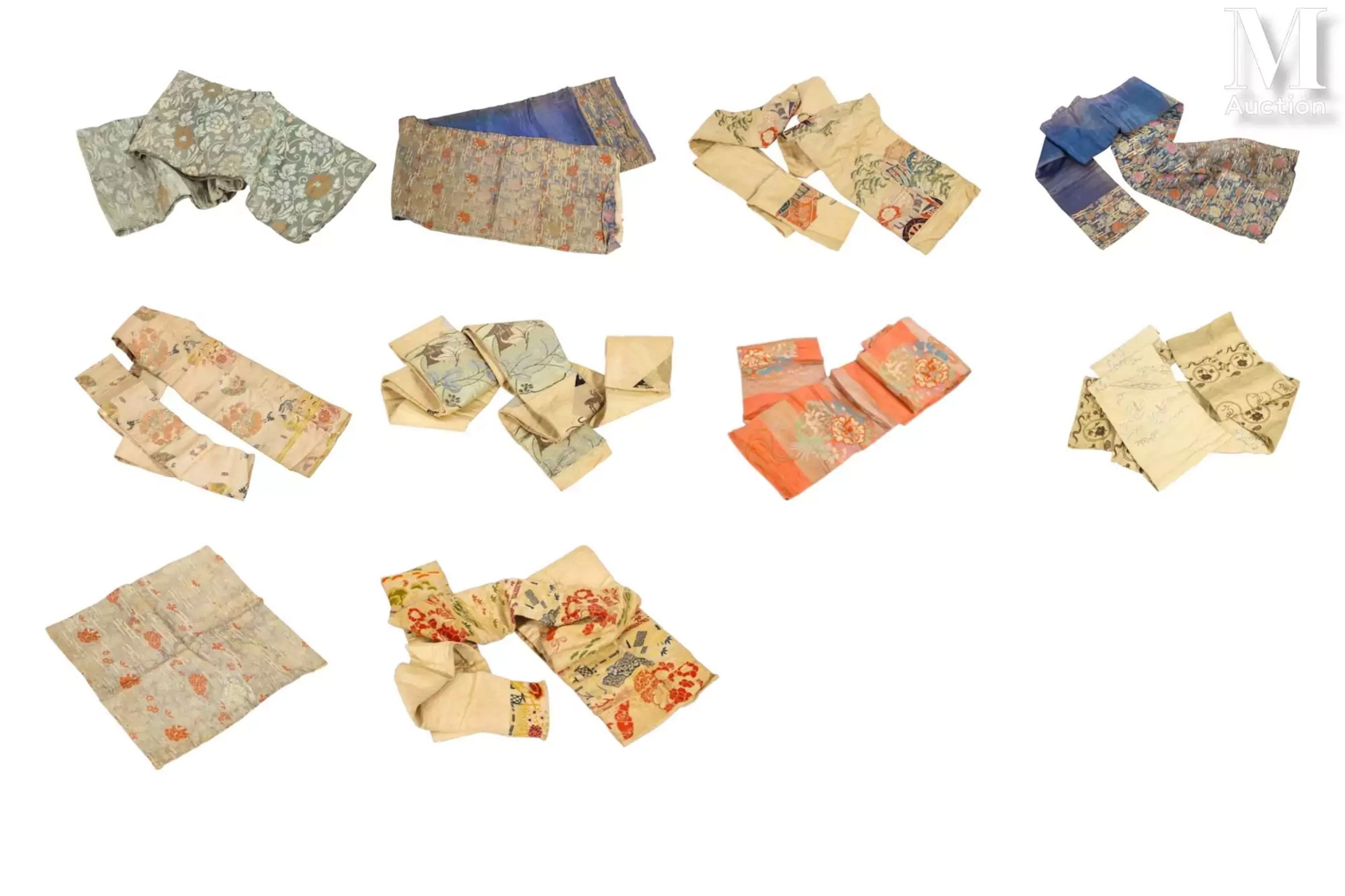 JAPON, fin du XIXe-début du XXe siècle Ensemble de pièces de textiles