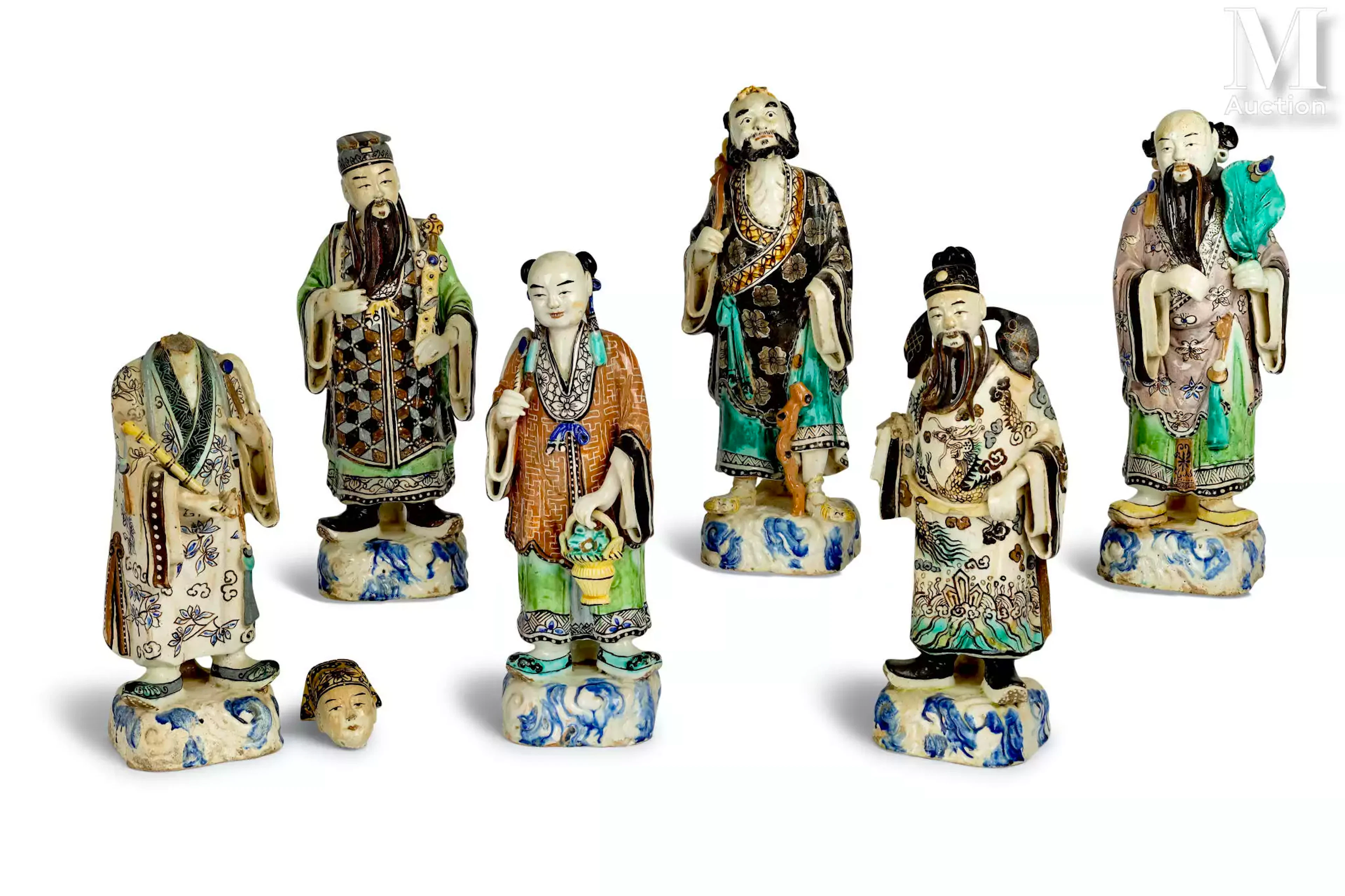 CHINE, XIXe siècle Ensemble de six sujets en grès émaillé