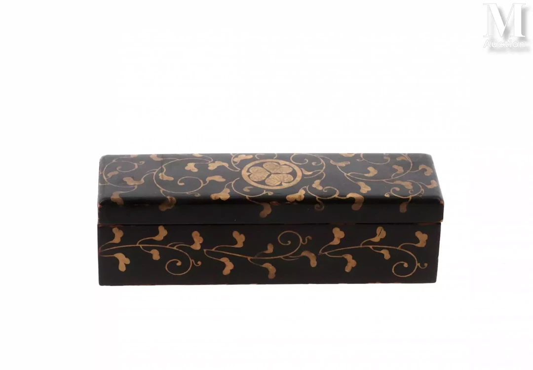 JAPON, Epoque Meiji Petite boite en bois laqué