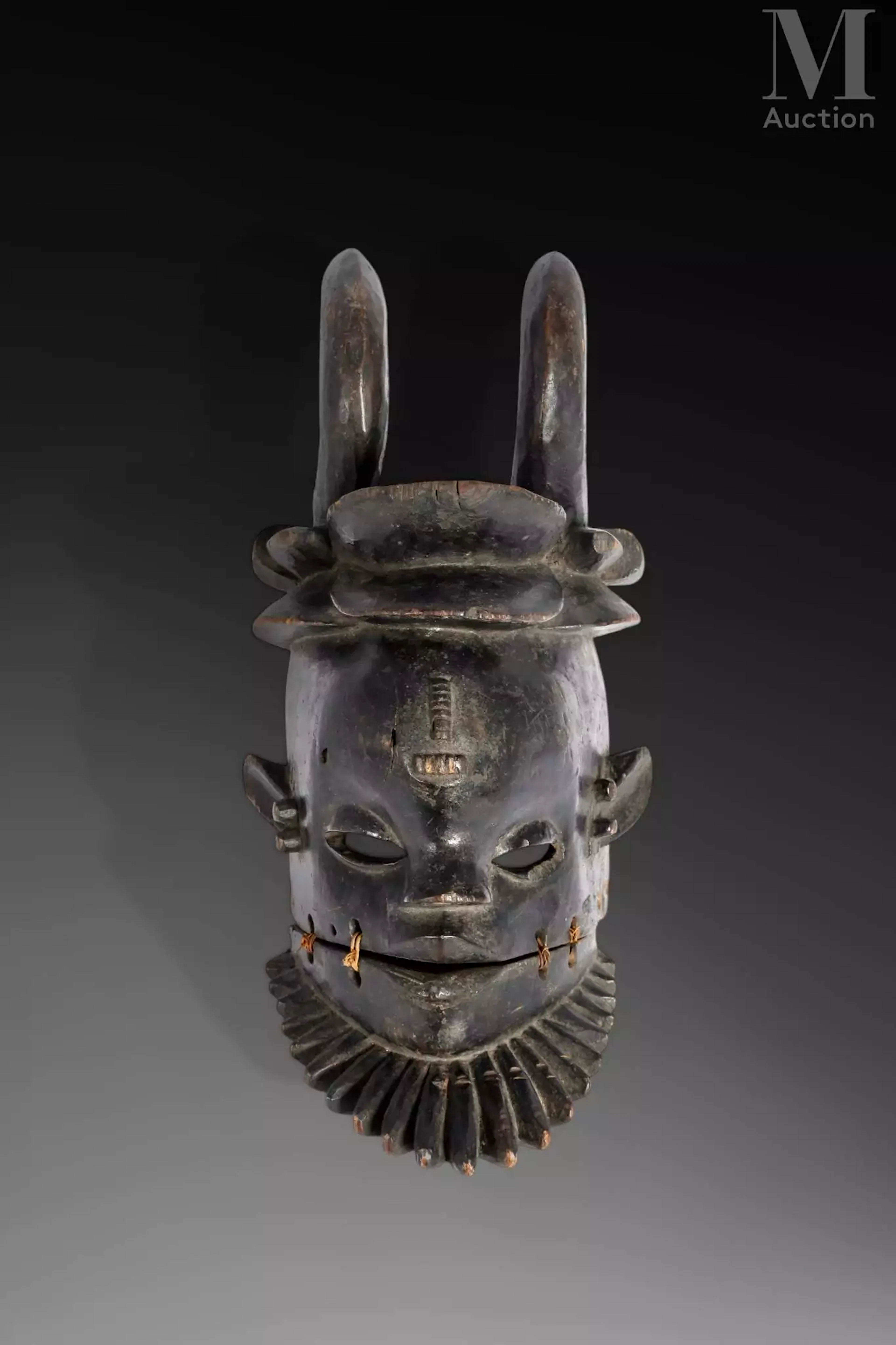 Masque à la mâchoire articulée
