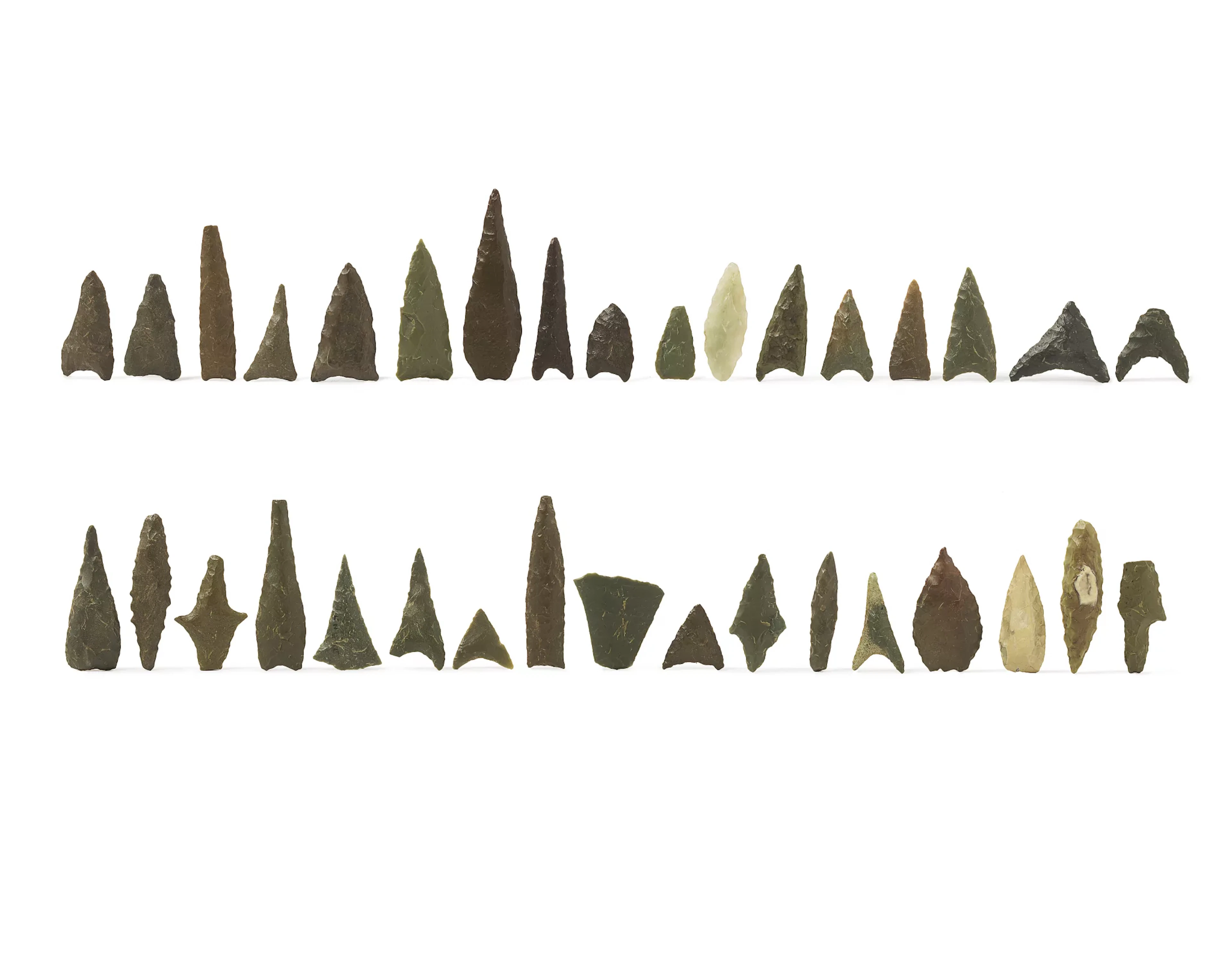 Lot de trente-quatre pointes de flèches à pédoncule et ailettes
