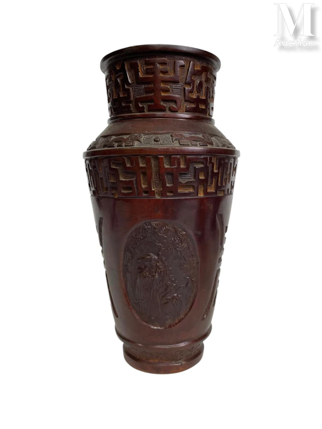 VIETNAM, XXe siècle Vase en bronze