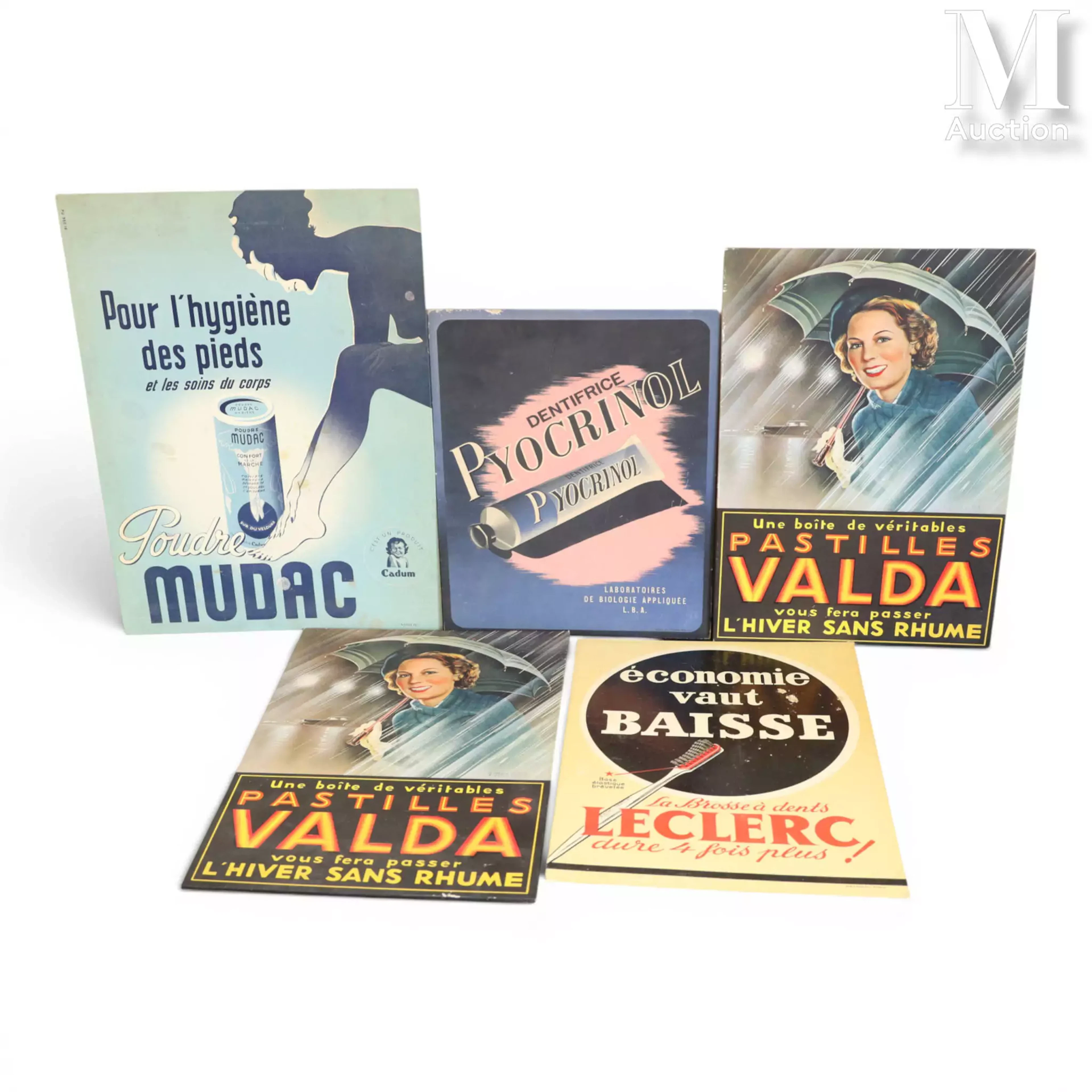 Ensemble de cinq publicités sur carton. Vers 1960