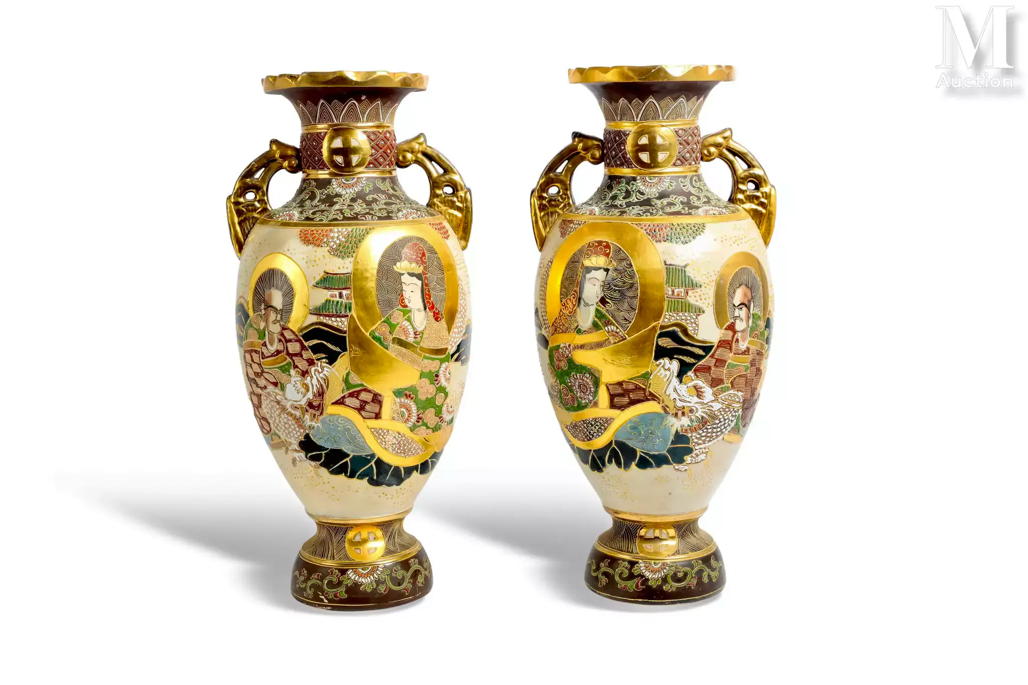 JAPON Importante paire de vases
