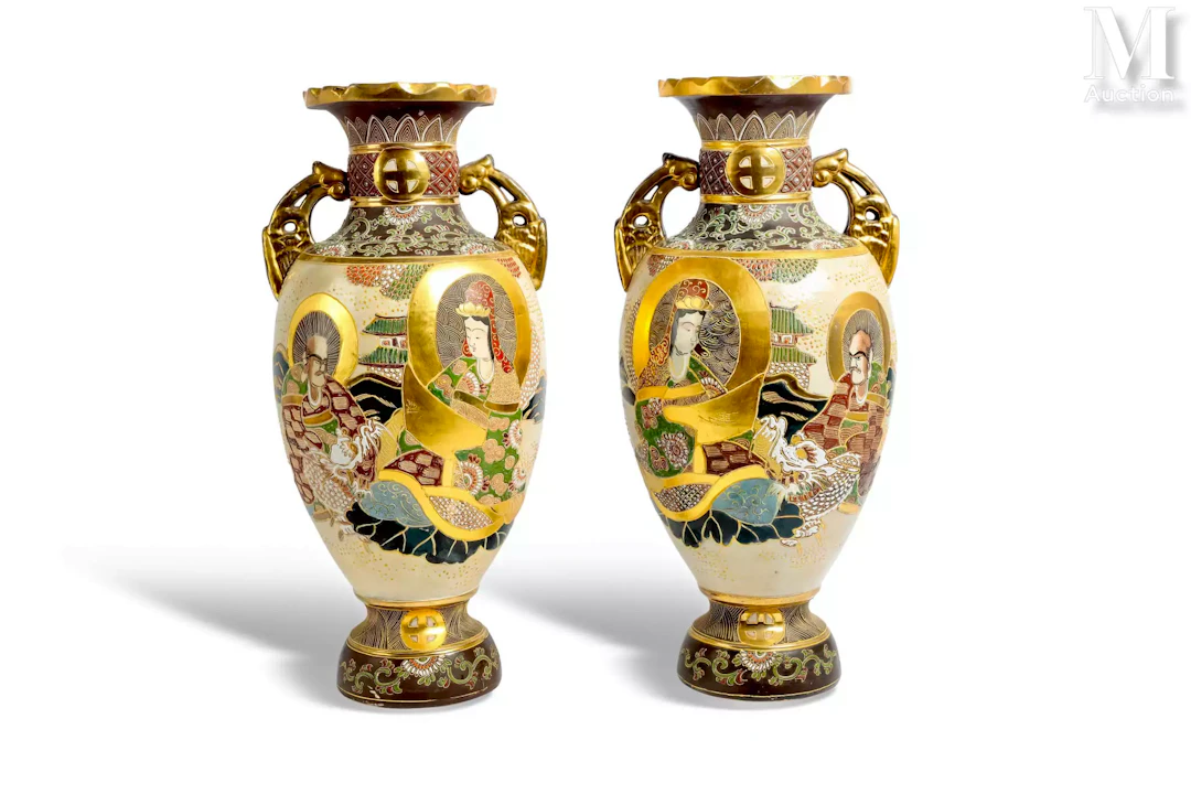 JAPON Importante paire de vases
