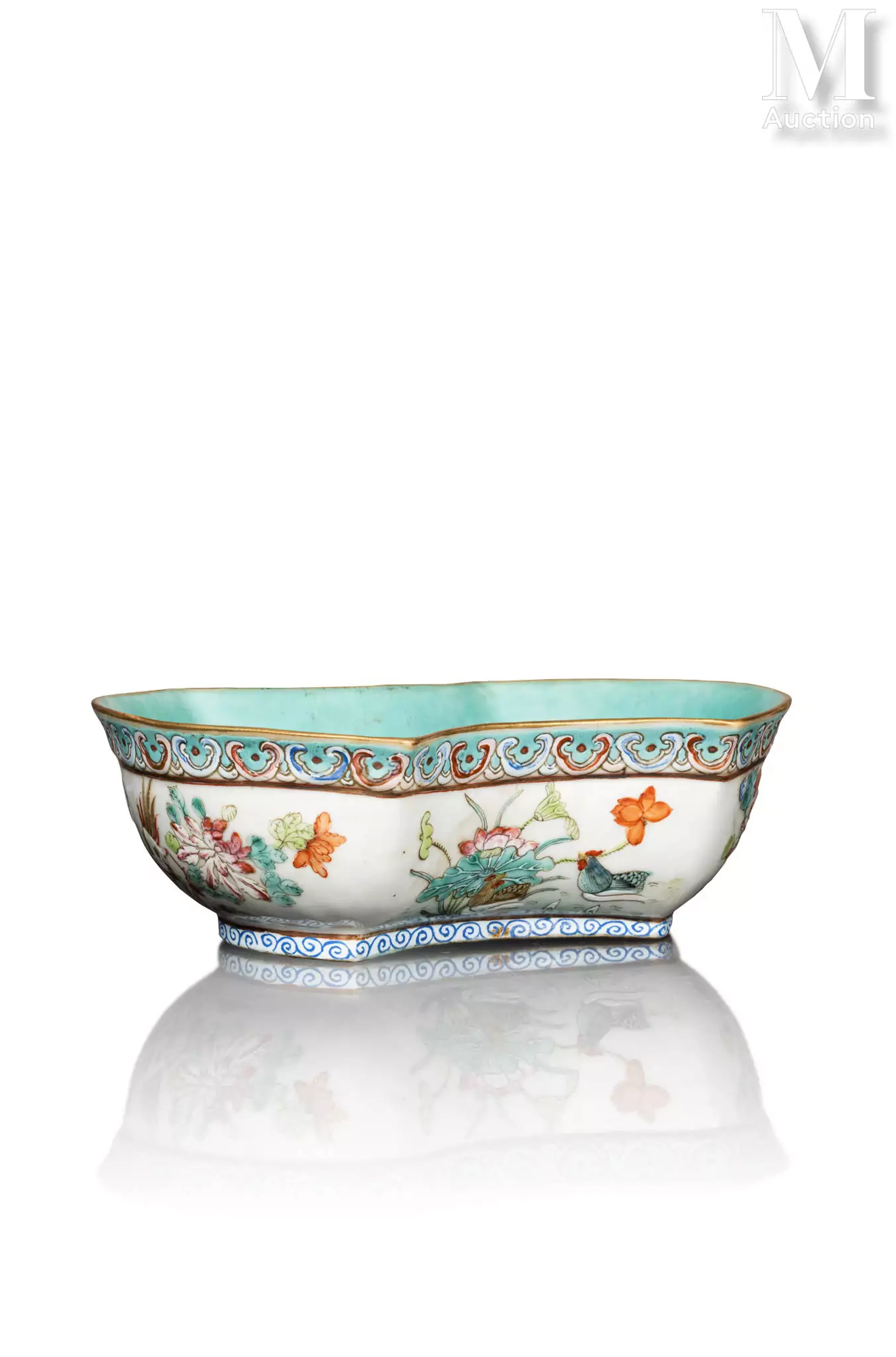 CHINE, XIXe siècle Coupe en porcelaine