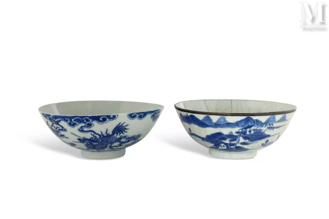 VIETNAM, XXe siècle Ensemble de deux bols en porcelaine "Bleu de Hué"