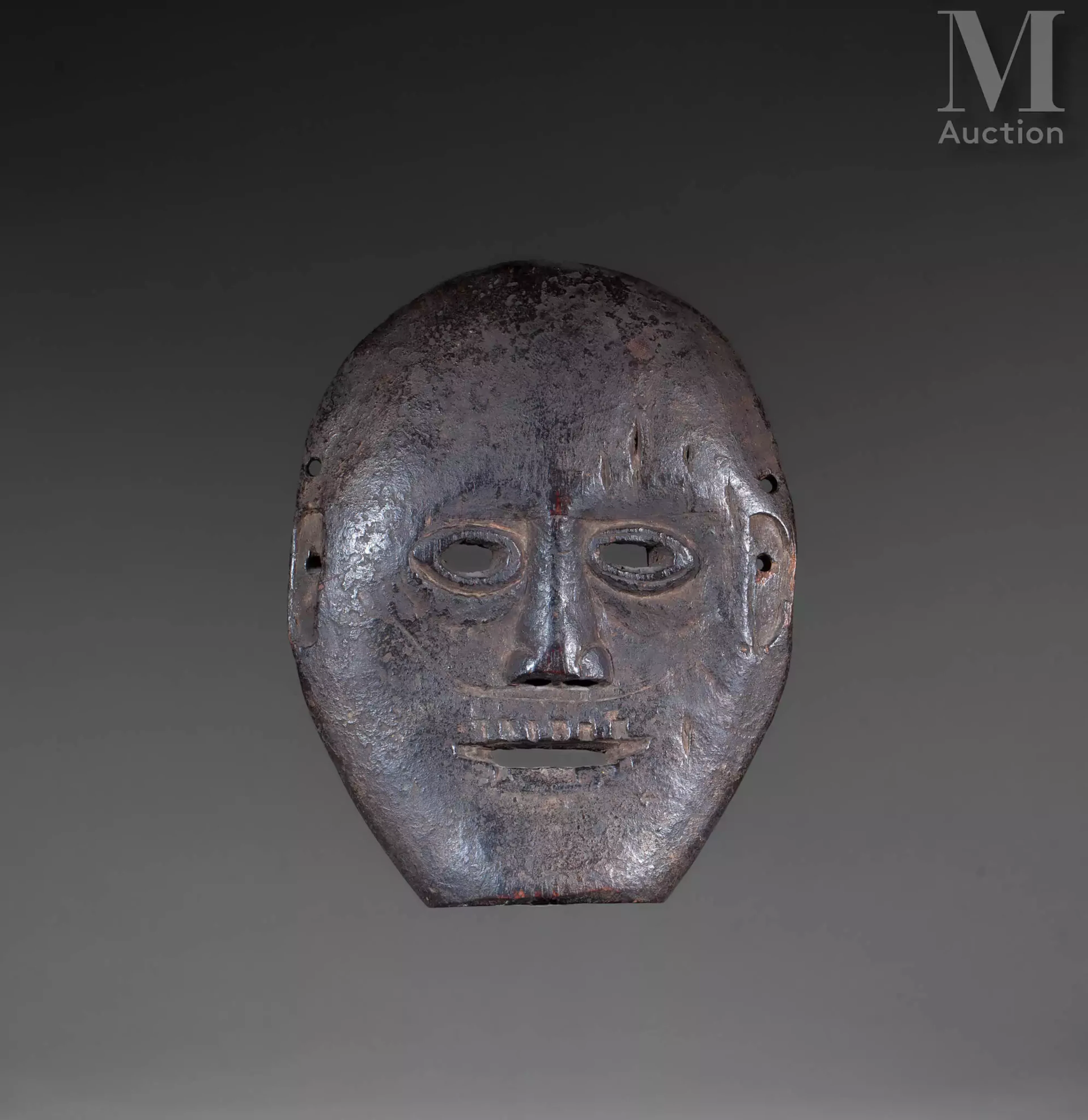 Masque aux yeux en amande