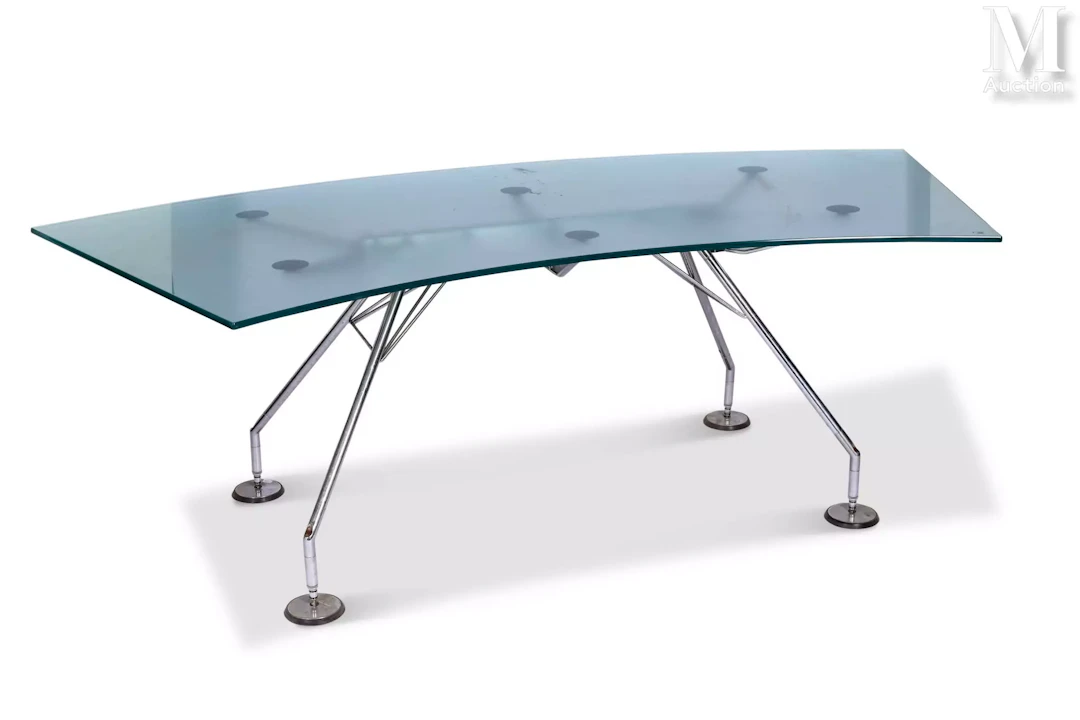 Norman FOSTER (1935) pour TECNO Table modèle NOMOS