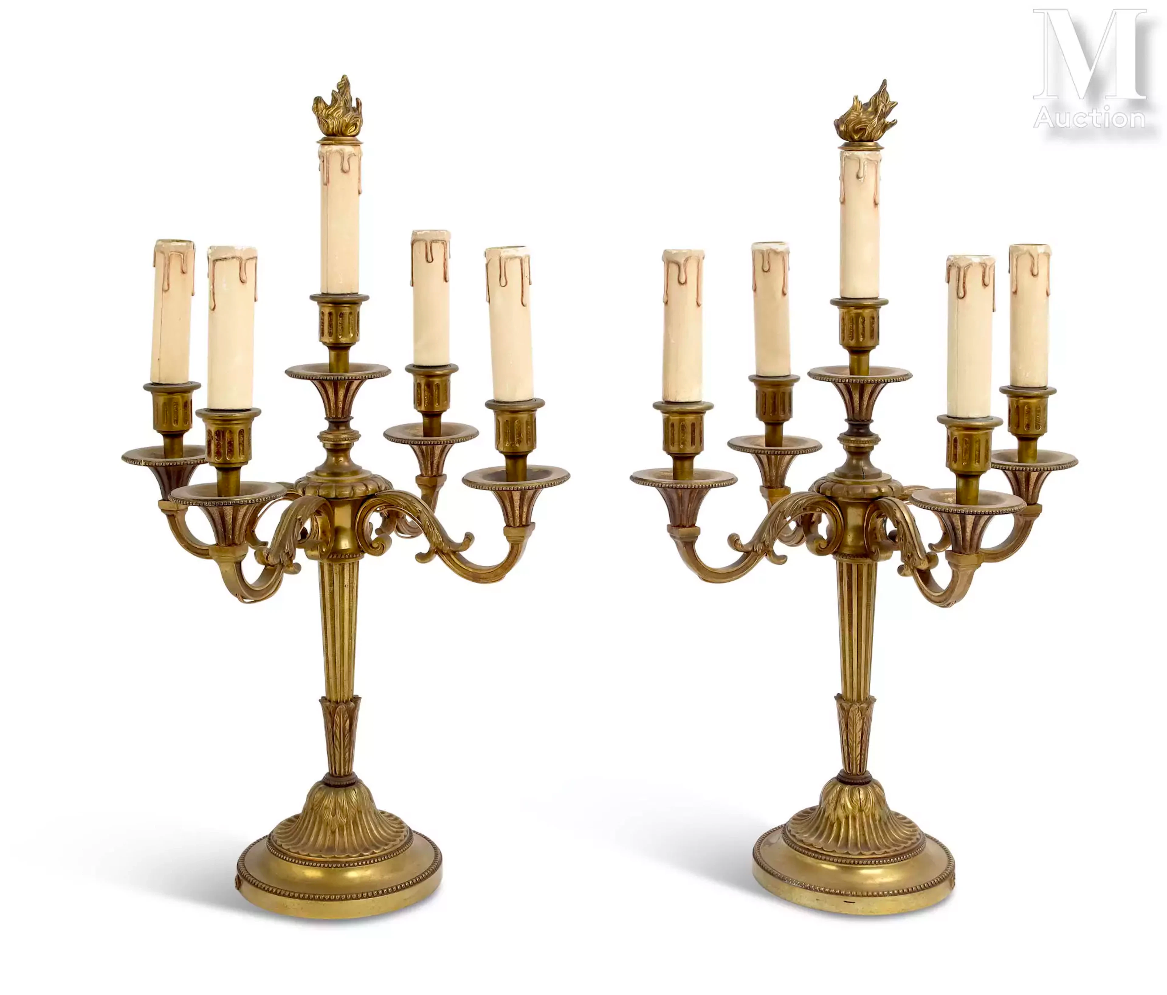 Deux chandeliers