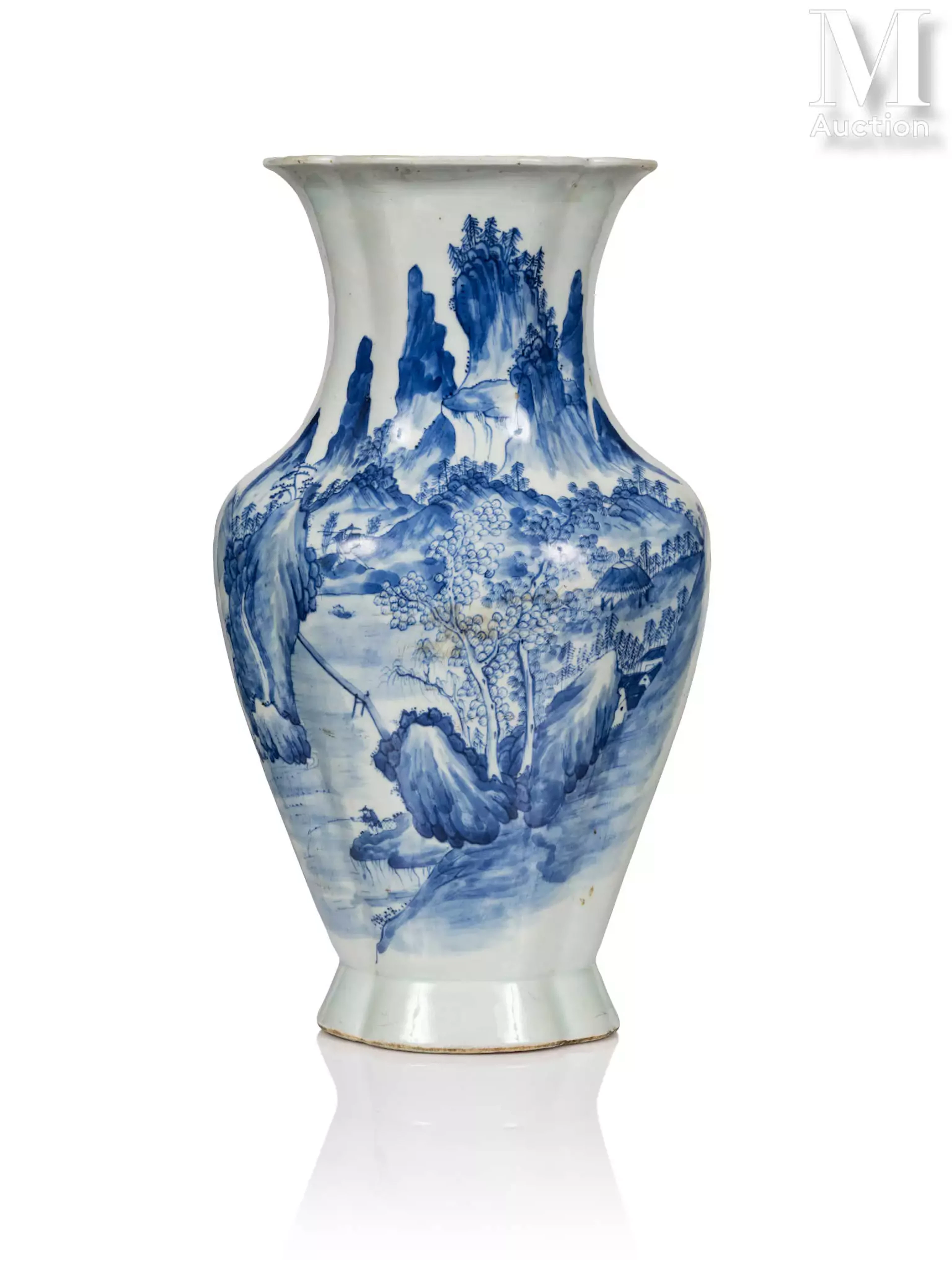 CHINE, XIXe siècle Vase en porcelaine