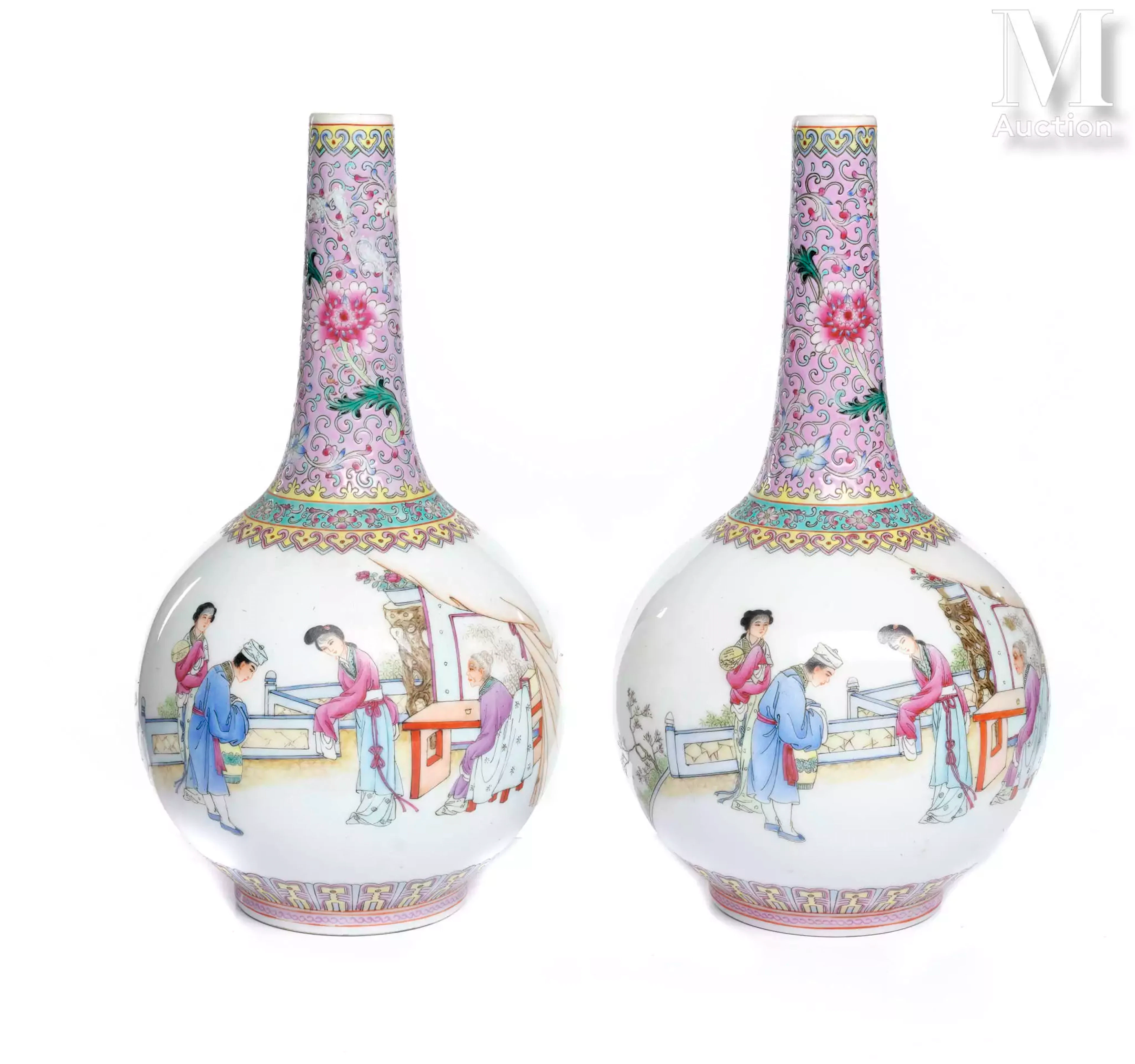 CHINE, XXe siècle Paire de vases en porcelaine