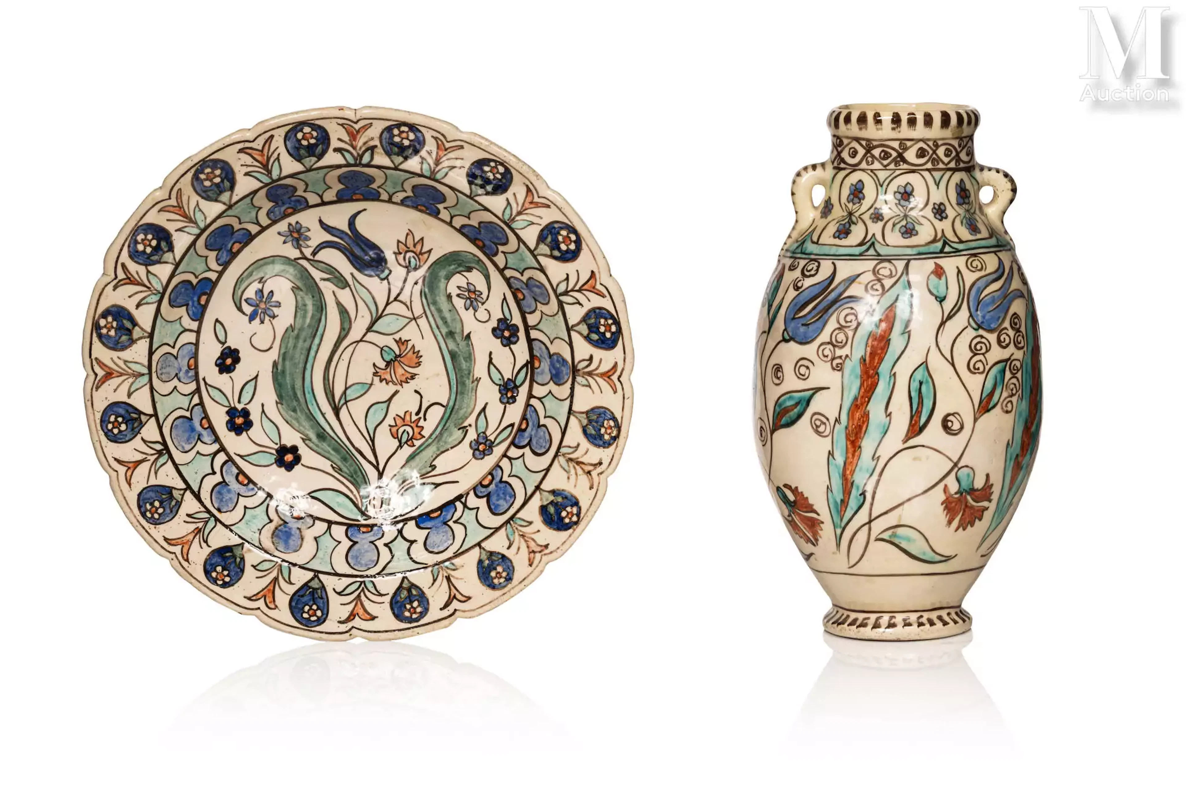 Atelier d'Edmond LACHENAL (1855-1948) Un plat et un vase inspiré d'Iznik