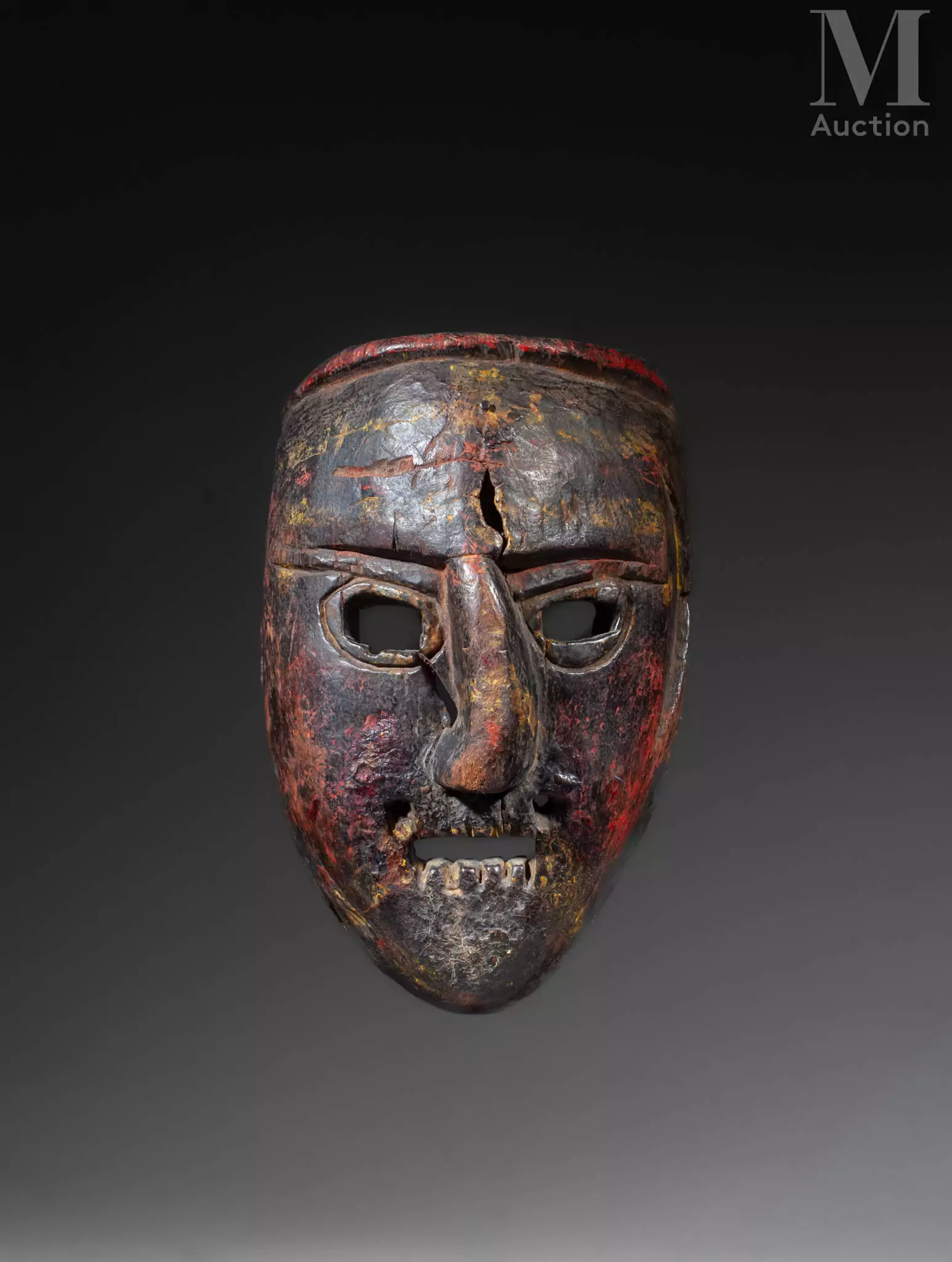 Masque au nez déformé