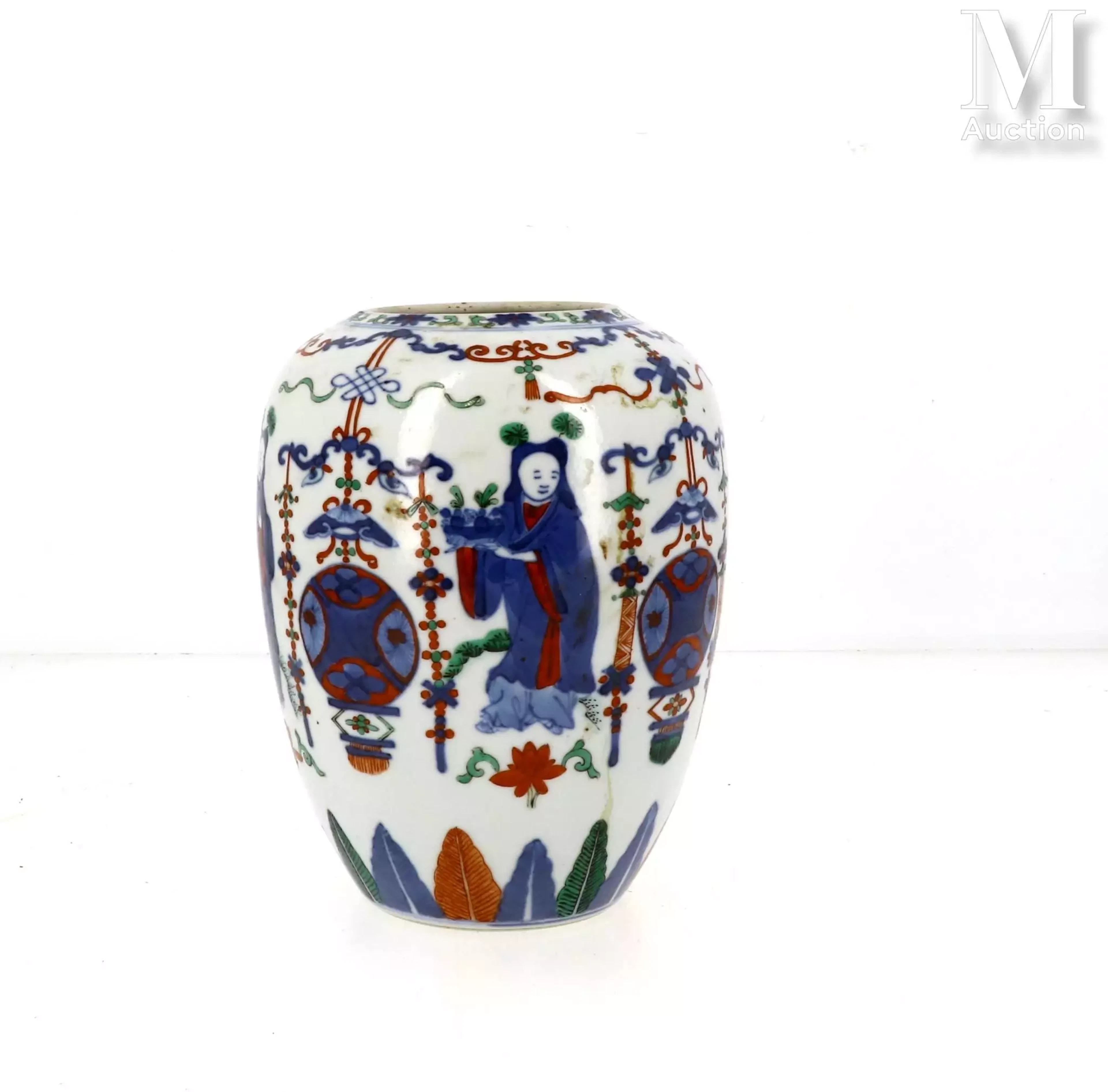 CHINE, XIXe siècle Petit vase en porcelaine