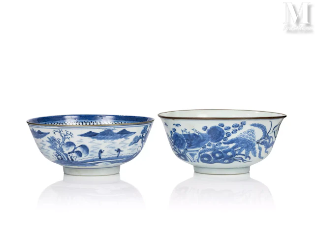 VIETNAM, XIXe siècle Ensemble de deux bols en porcelaine "Bleu de Hué"