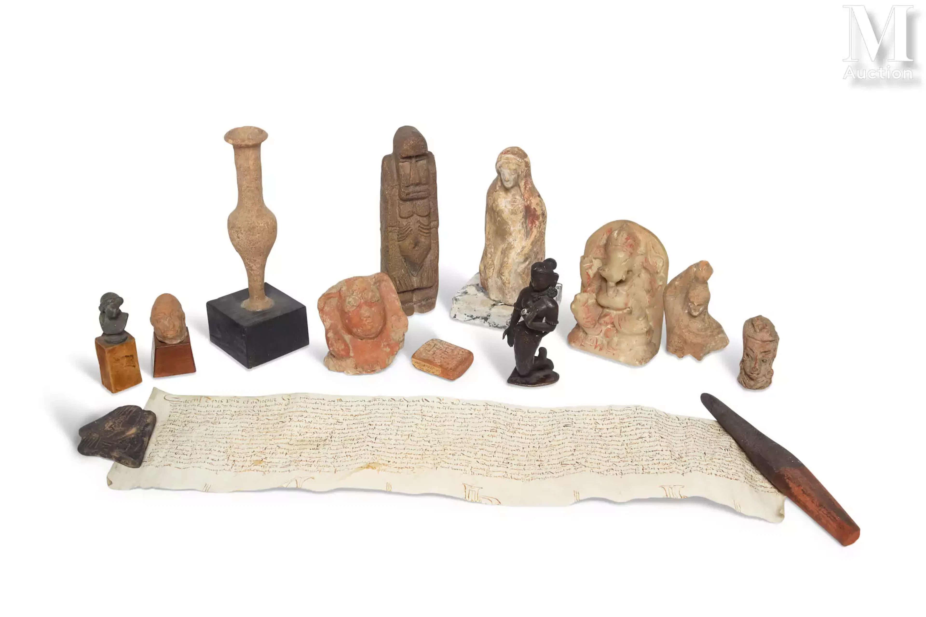 Ensemble de 12 objets style Archéologiques, bronzes et divers