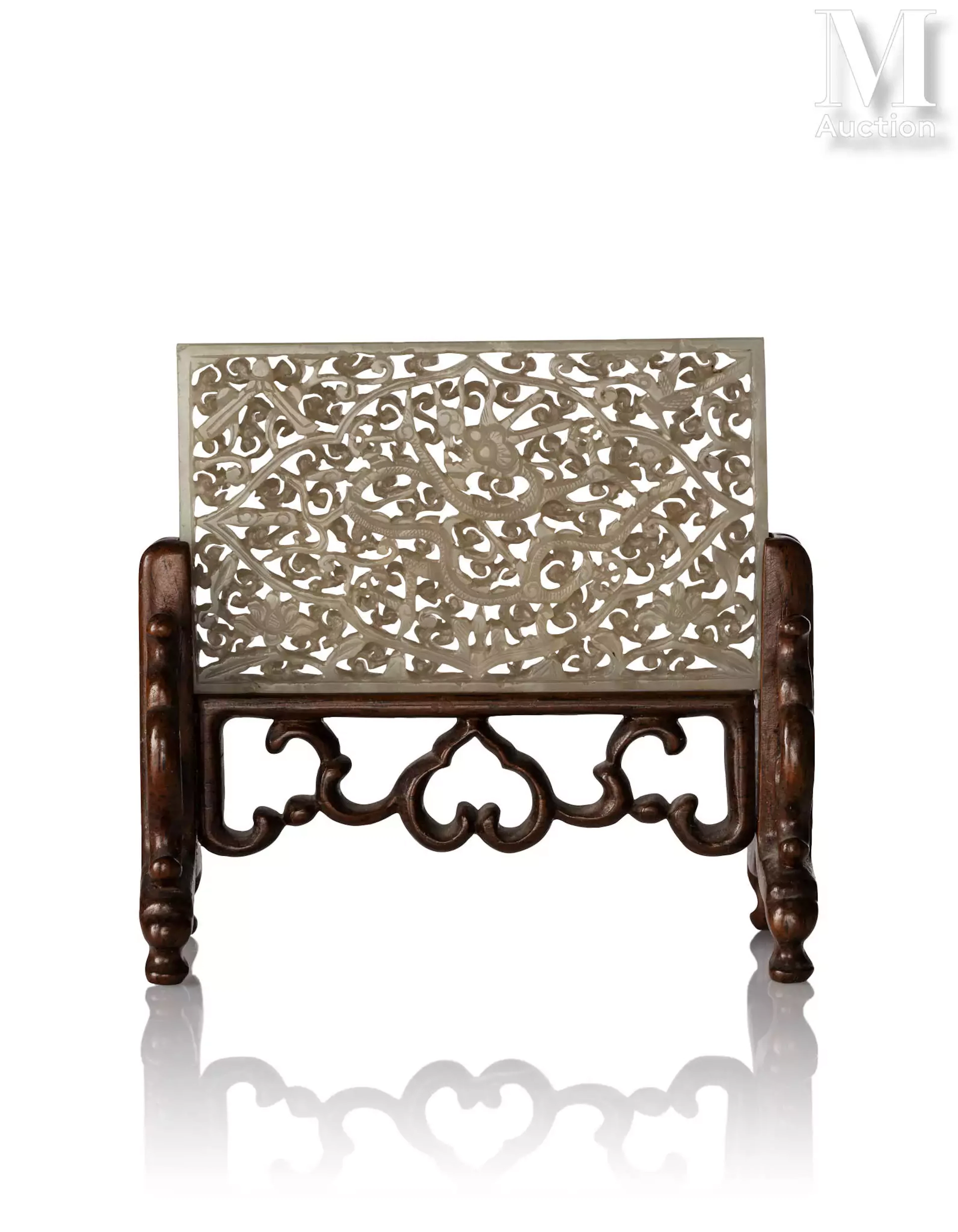 ƒ CHINE, Dynastie Ming, XVIIe siècle Rare plaque en jade céladon