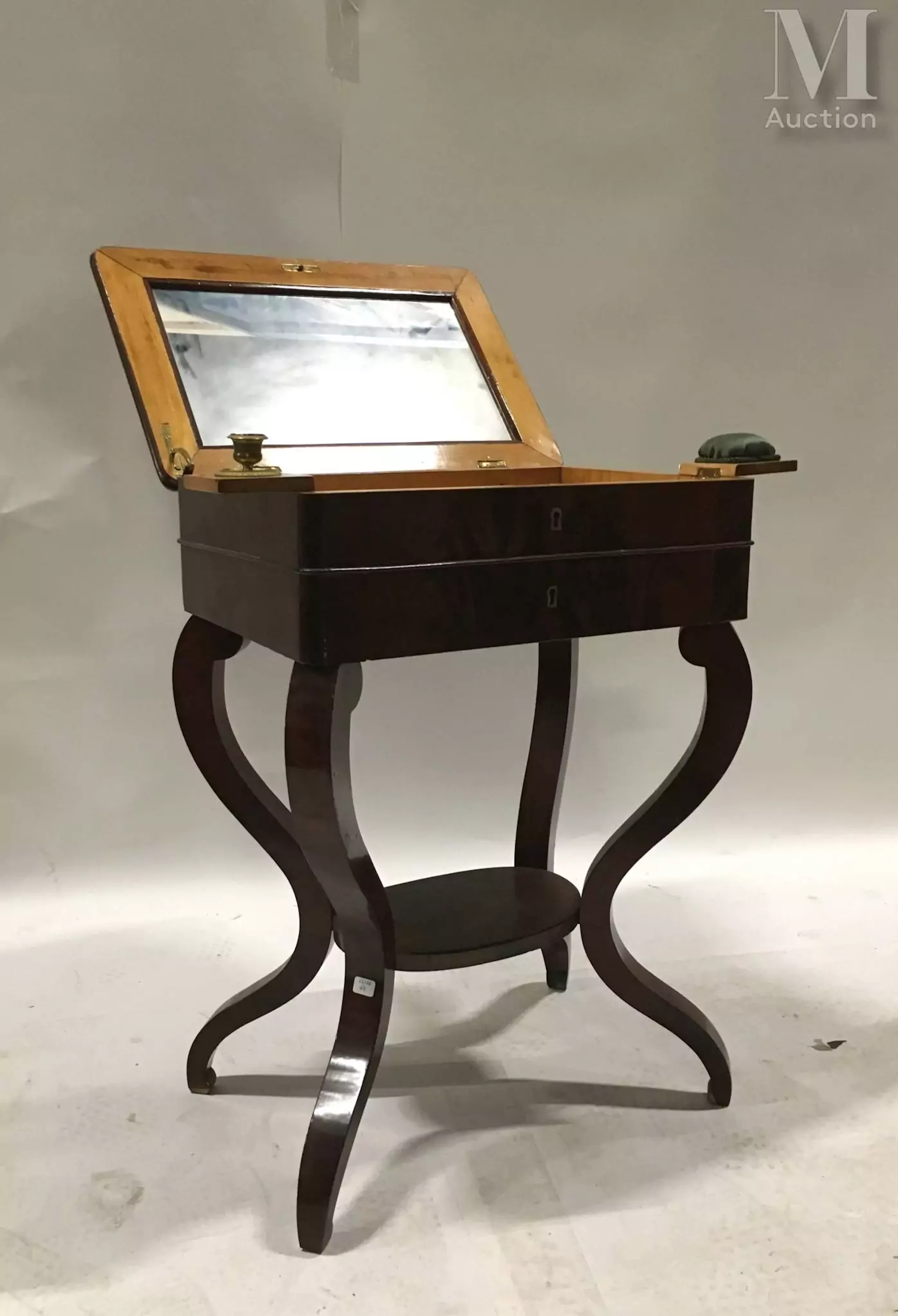 Petite table travailleuse