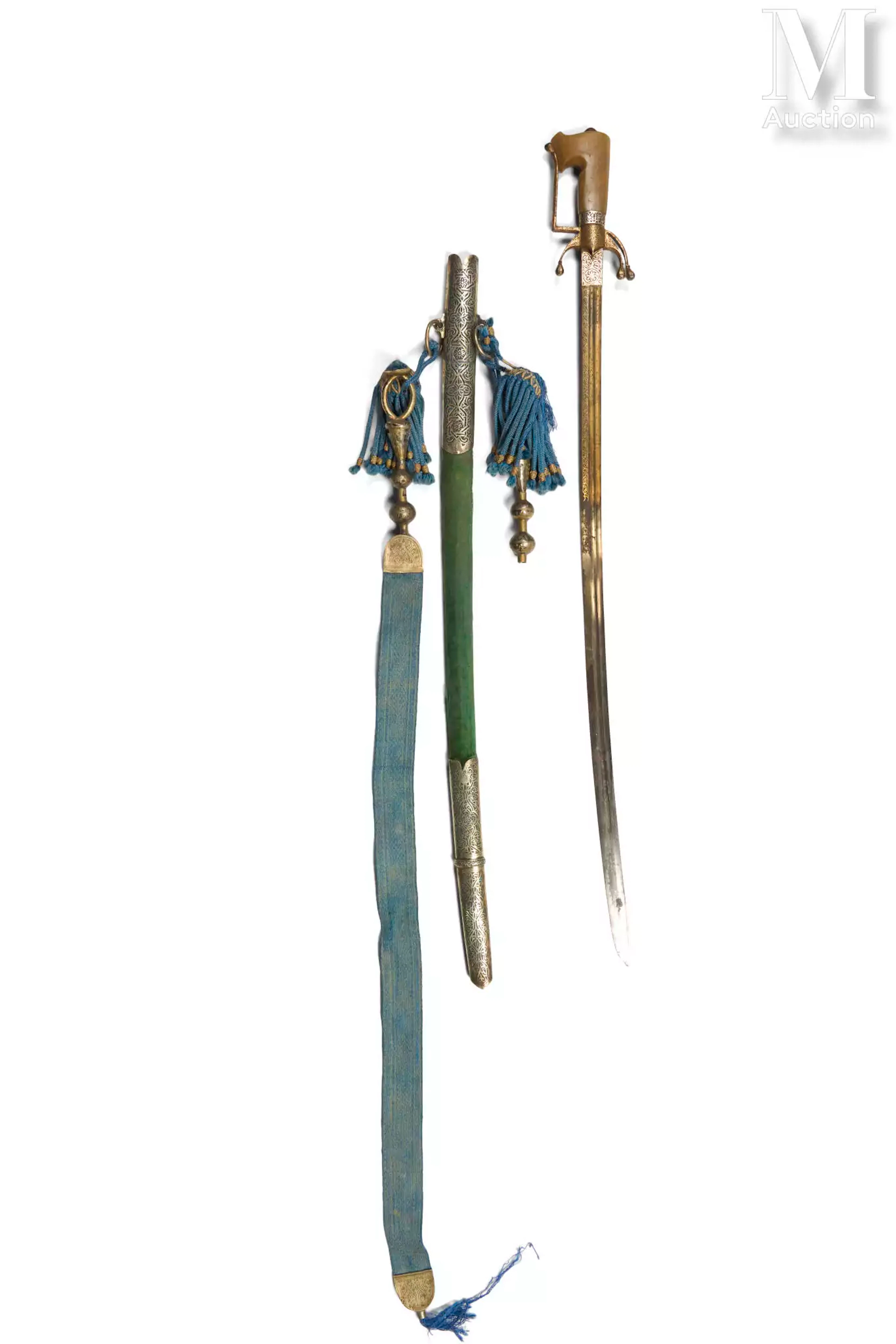 Beau sabre nimcha à lame damasquinée d’or et poignée en corne de rhinocéros