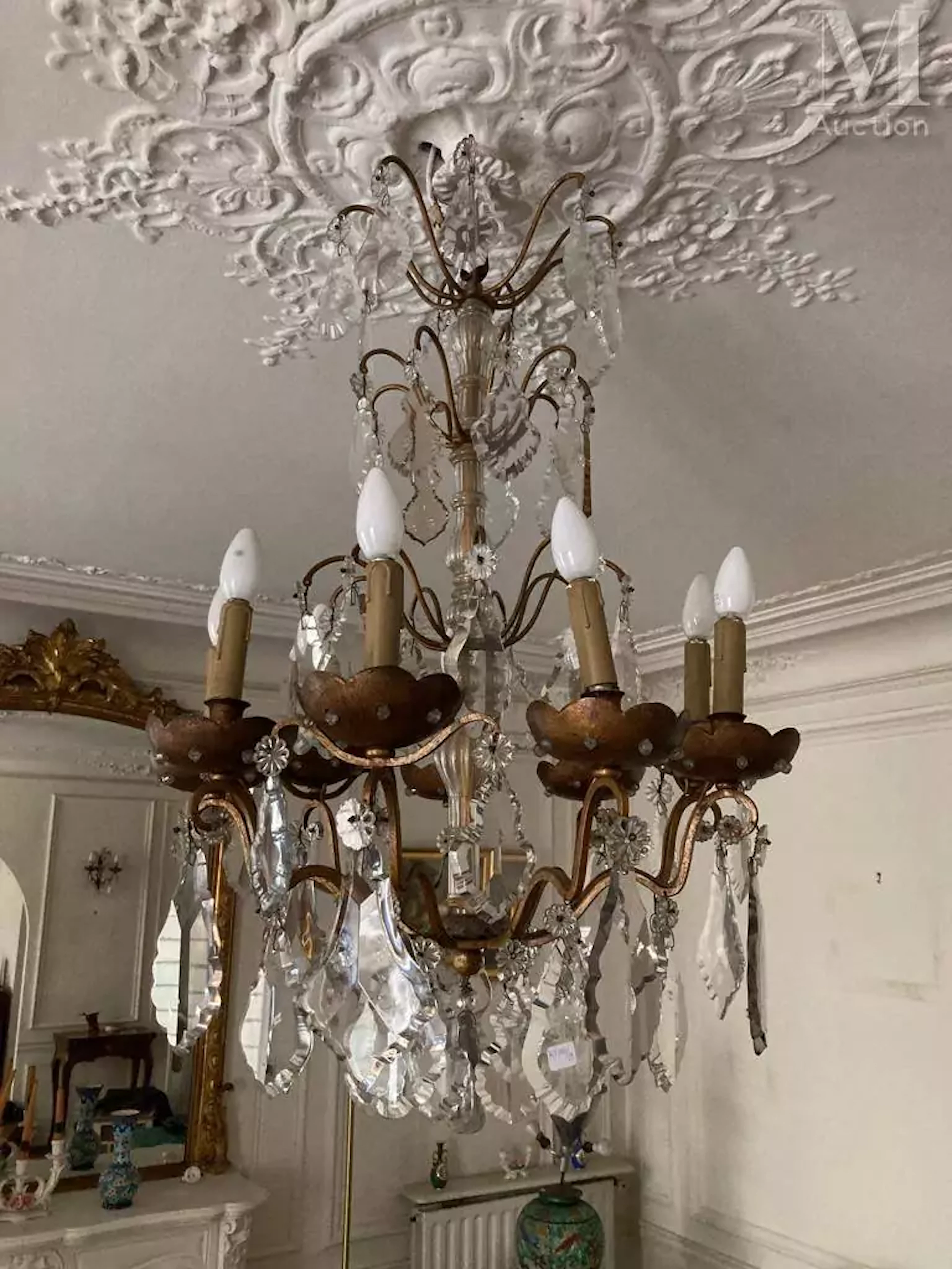 Lustre en métal doré
