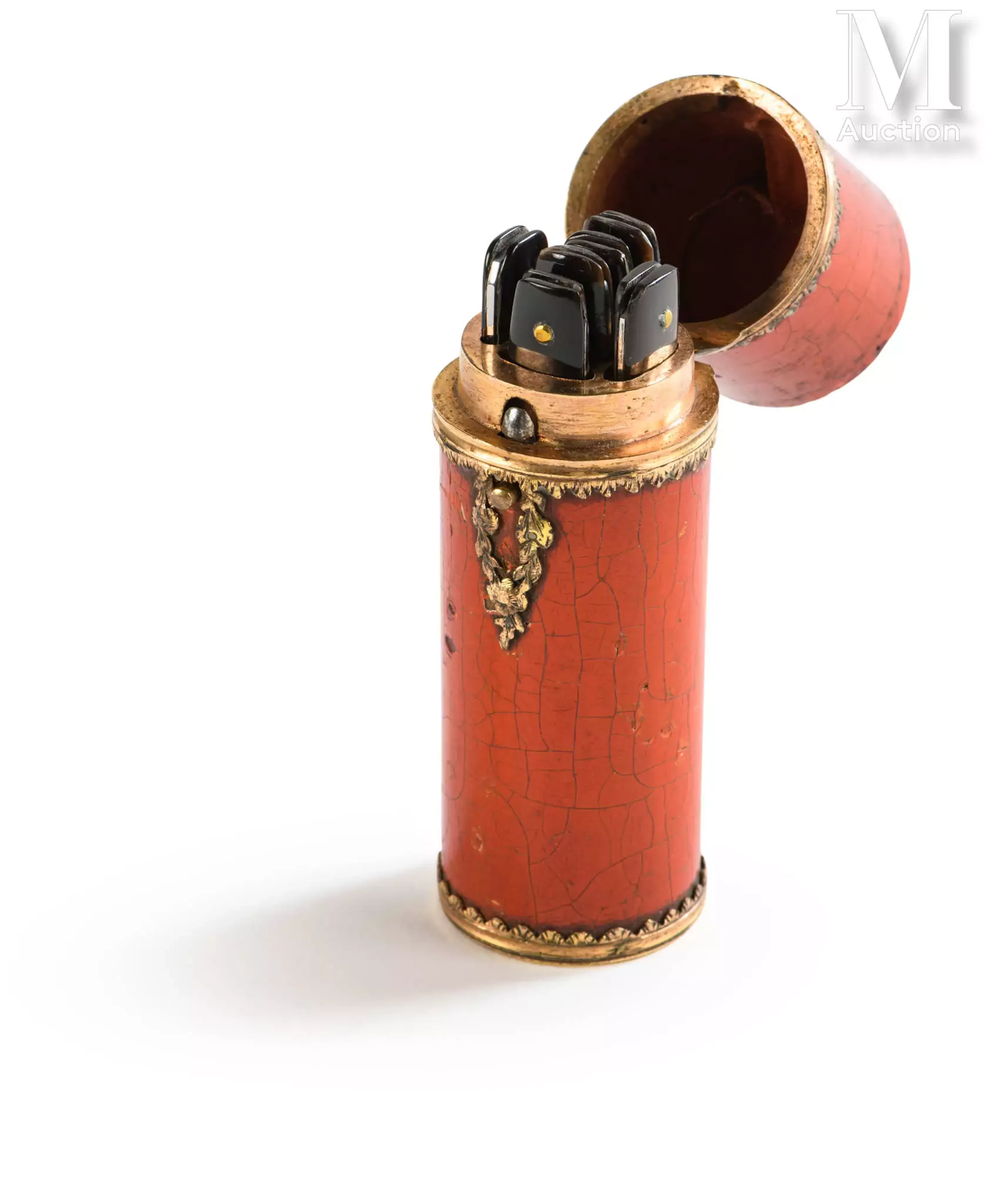 Etui laqué rouge avec 6 couteaux