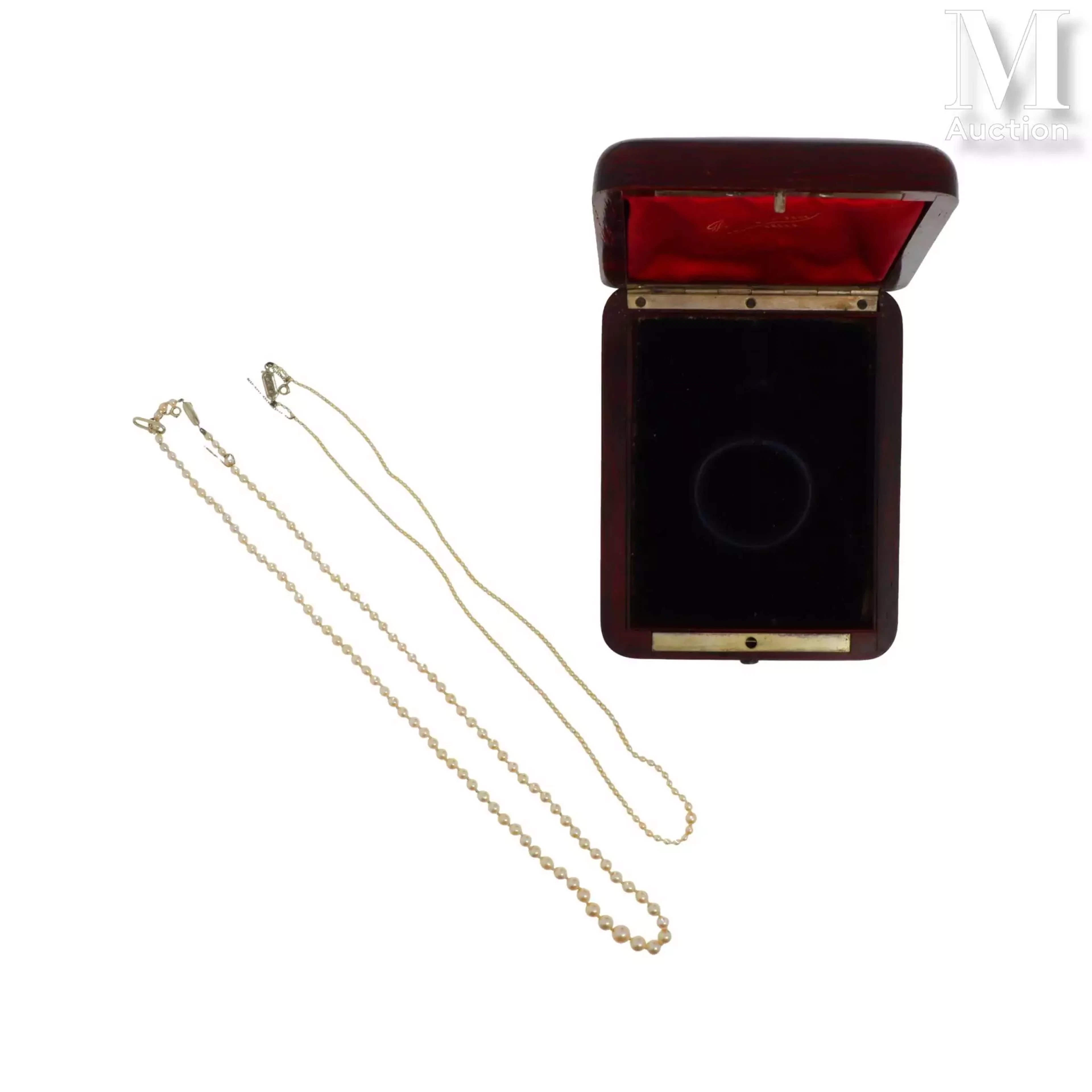 Deux colliers de perles