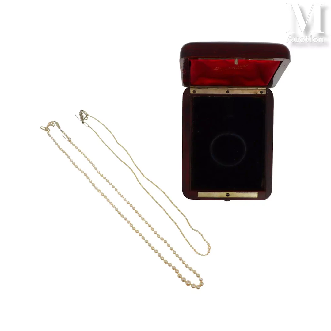 Deux colliers de perles
