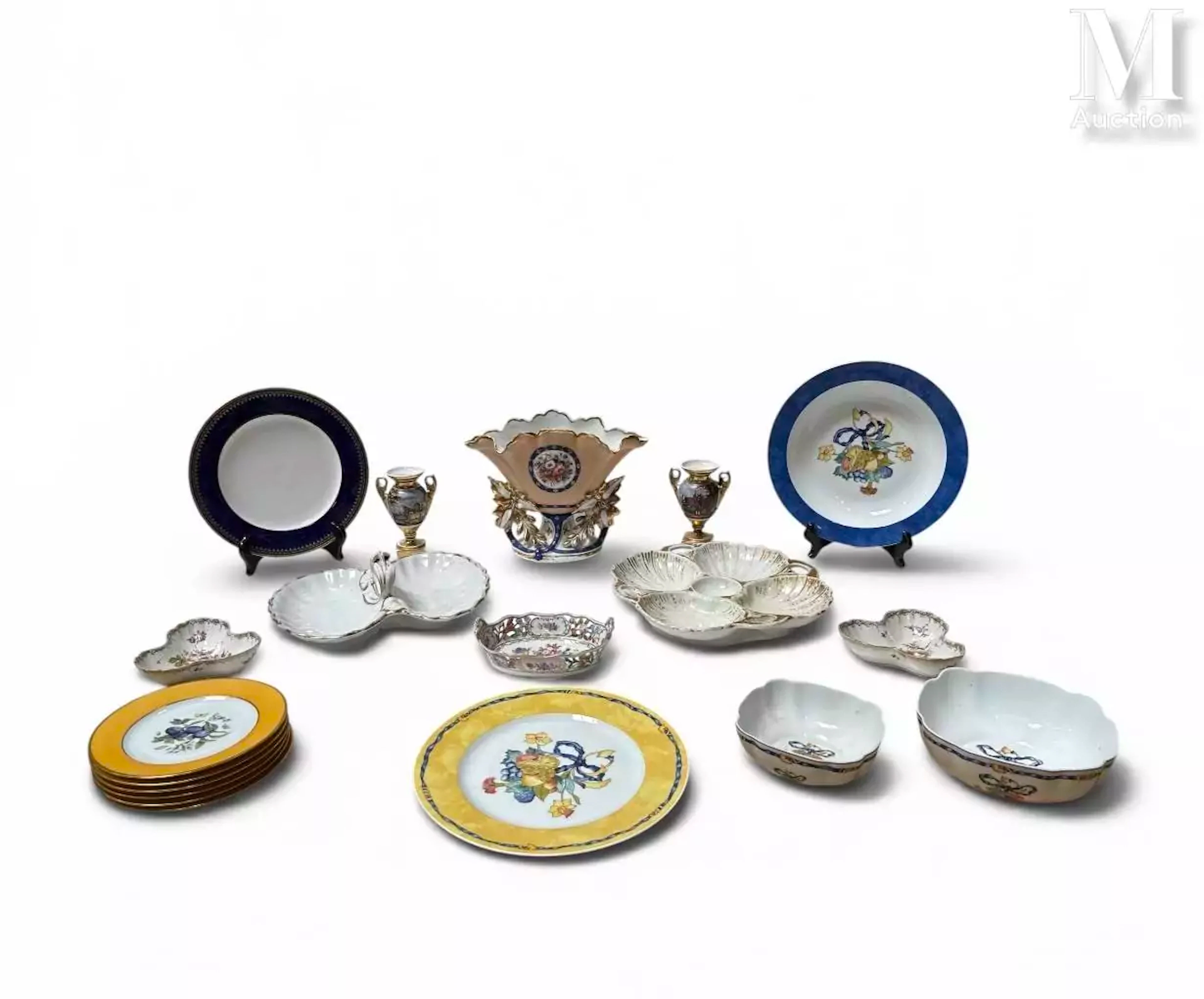 MANNETTE à thématique porcelaine et céramique comprenant: