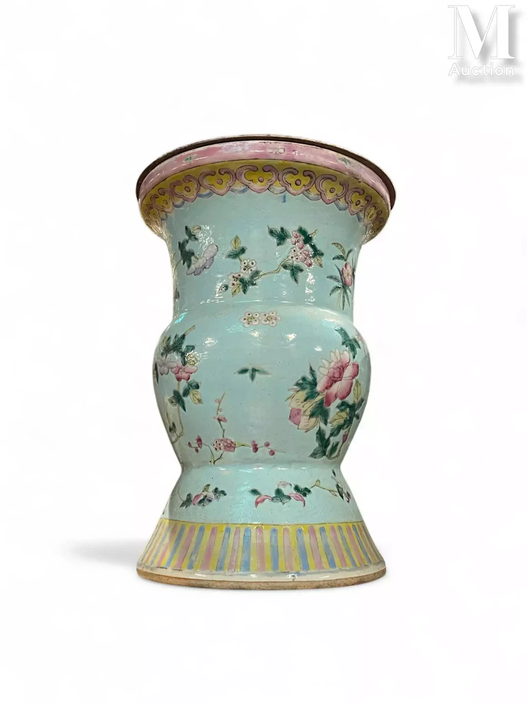 CHINE, XIXe siècle Vase en porcelaine