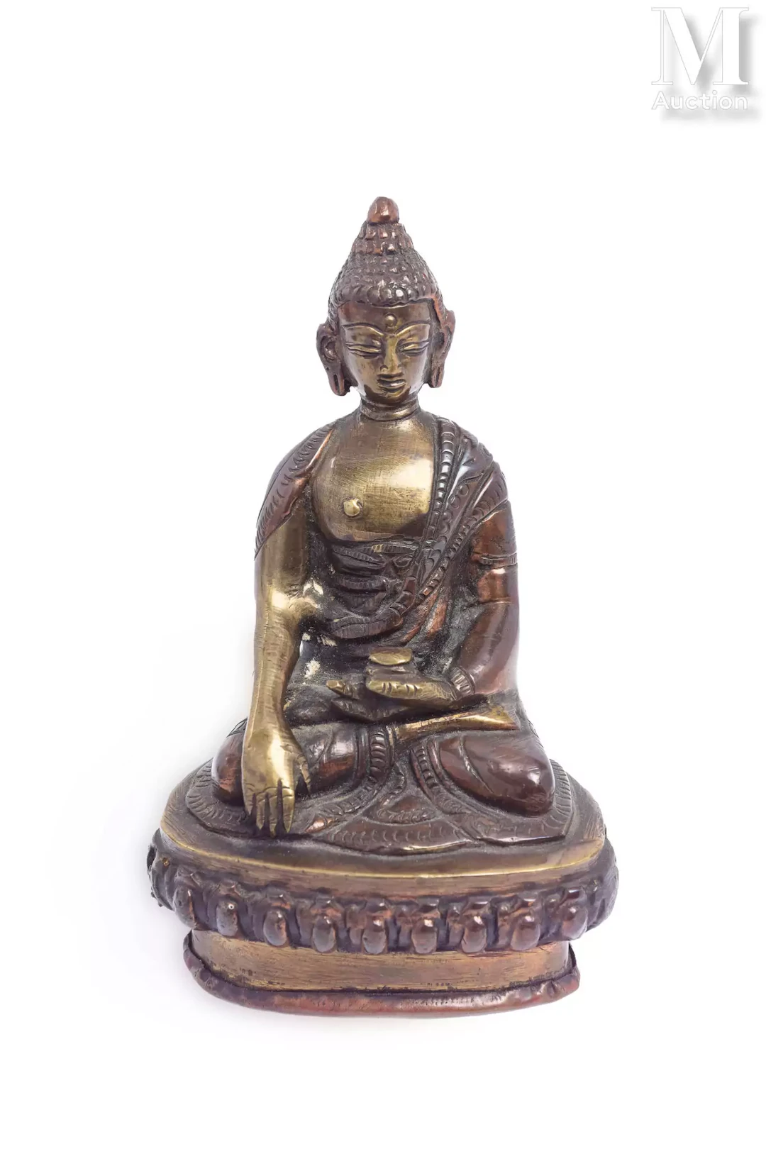 CHINE, XXe siecle Statuette en bronze