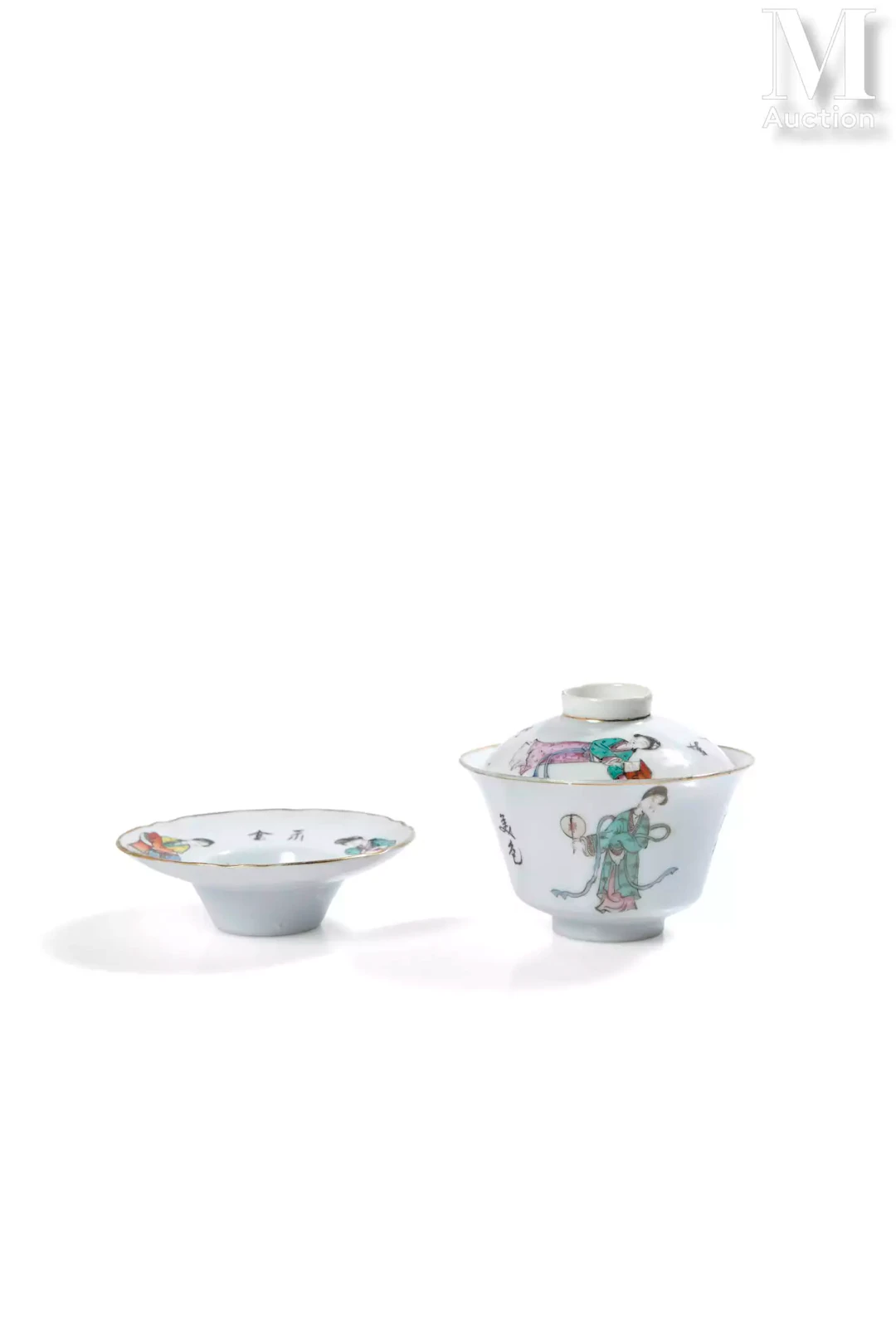 CHINE, XXe siècle Coupe-couverte en porcelaine