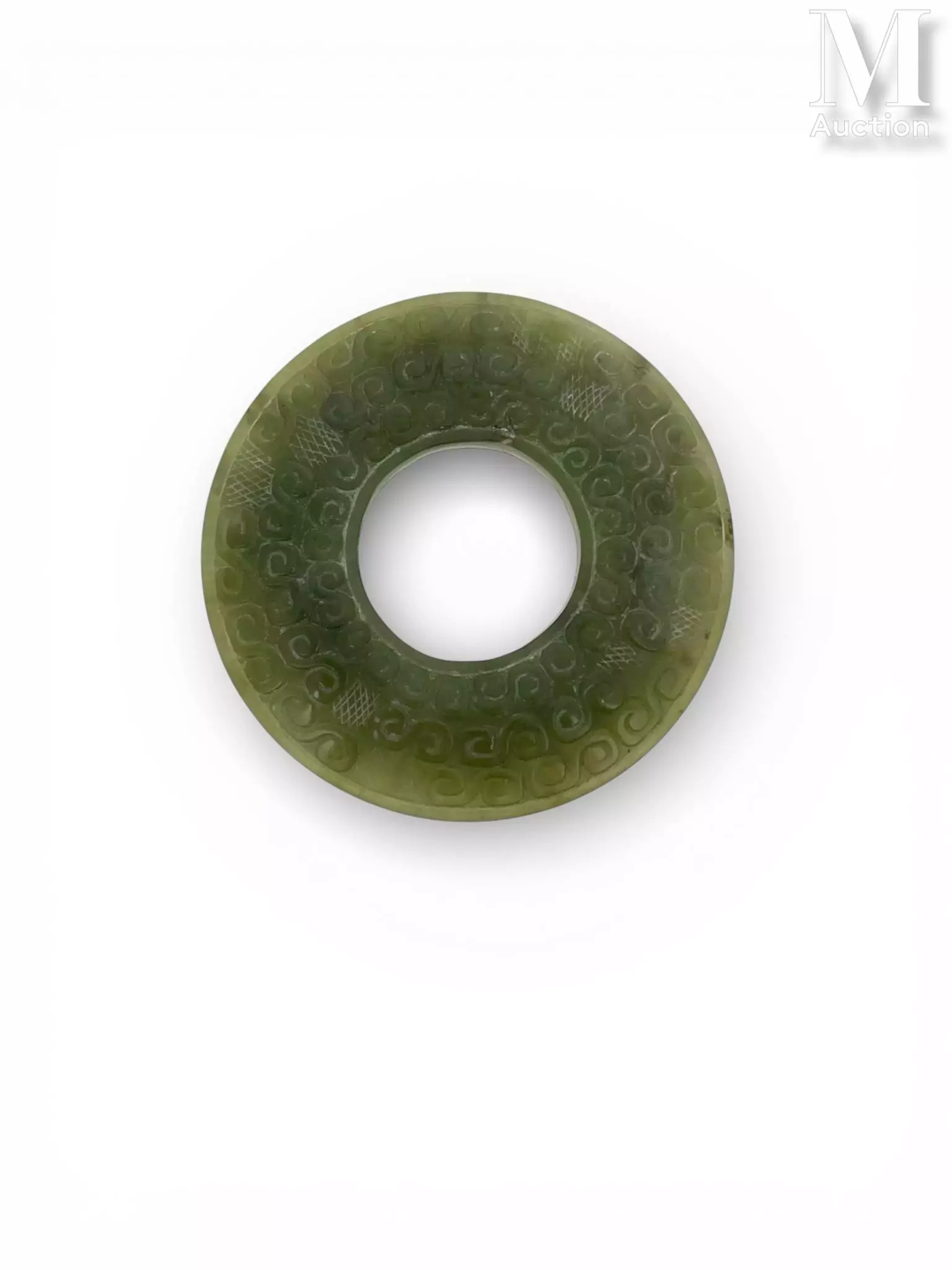 CHINE, XXe siècle Disque bi en jade