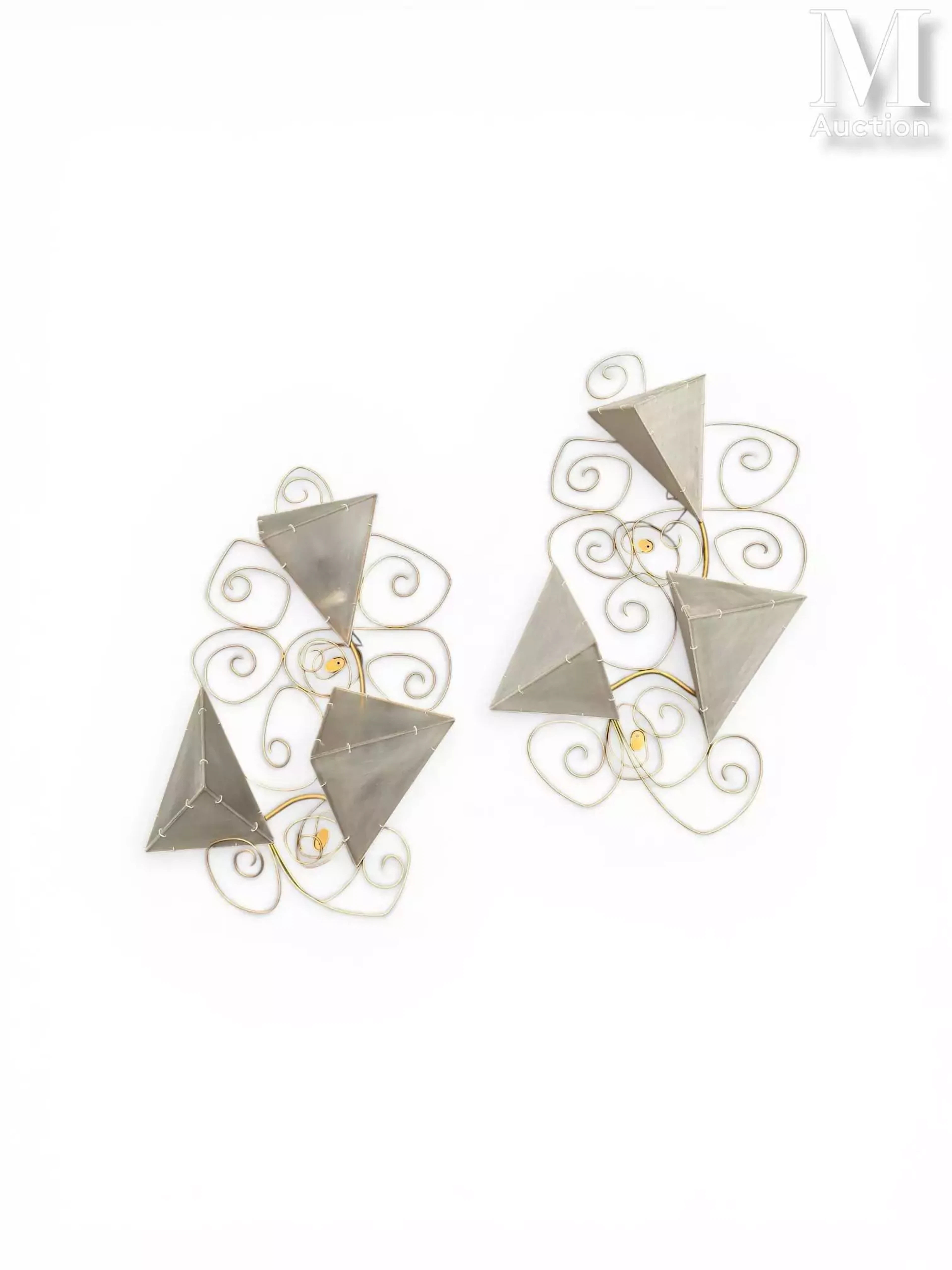 PAIRE D'APPLIQUES MURALES