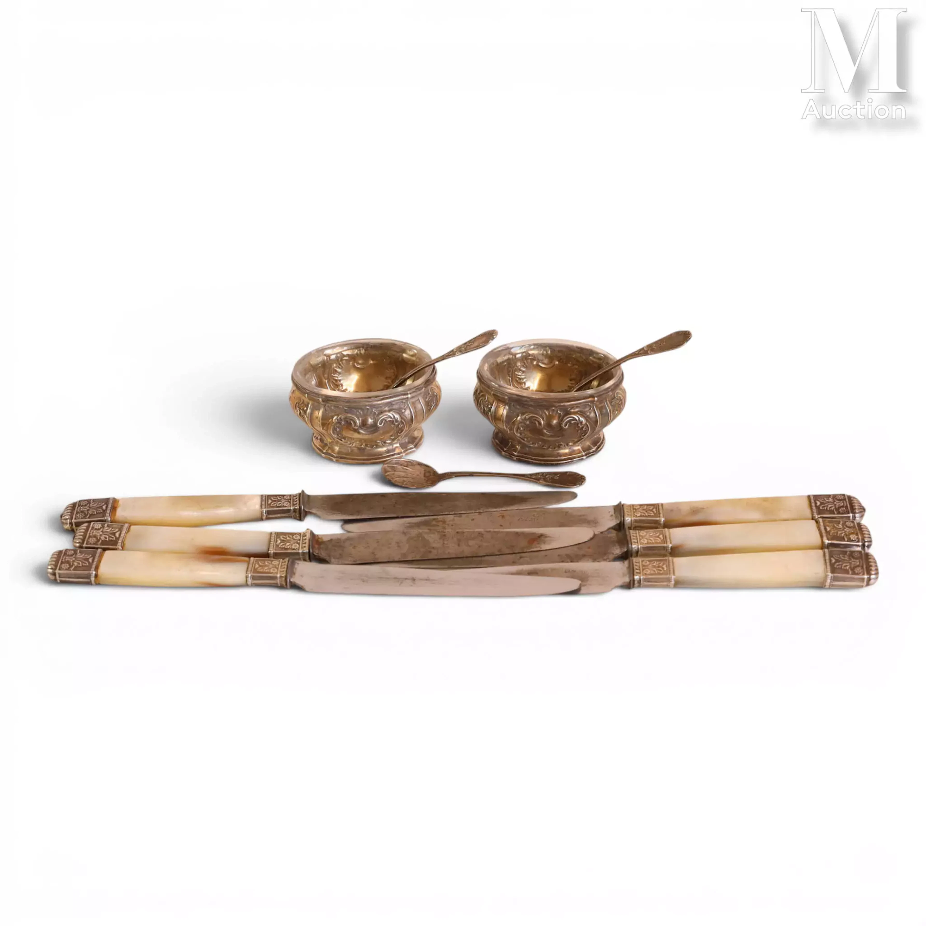 Paire de salières de forme ovale en argent et verre