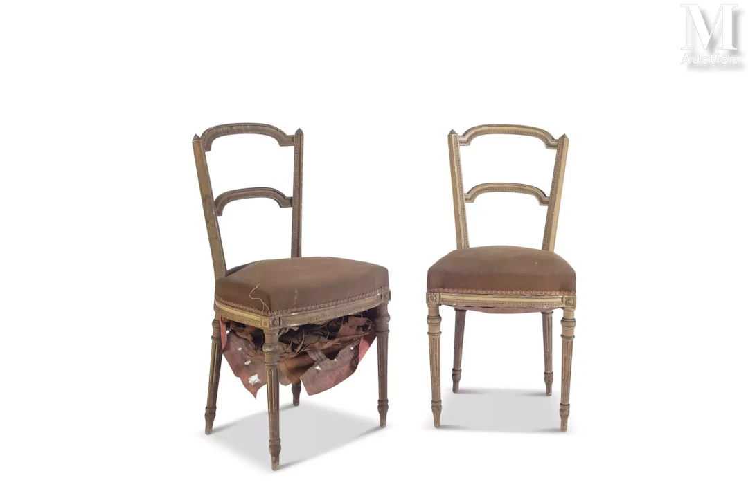 Paire de chaises de style Louis XVI