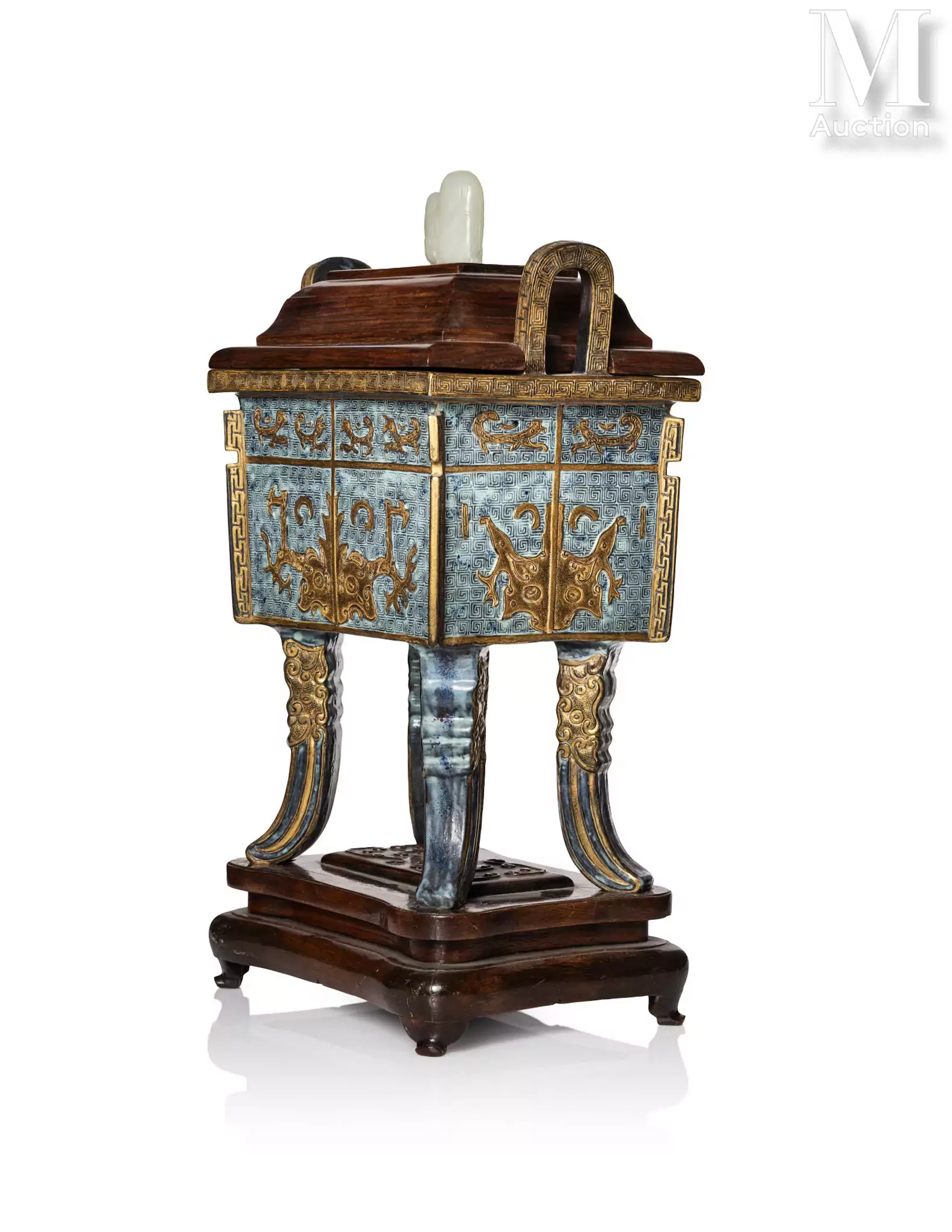 CHINE, XIXe siècle Brûle-parfum en porcelaine à l'imitation du bronze