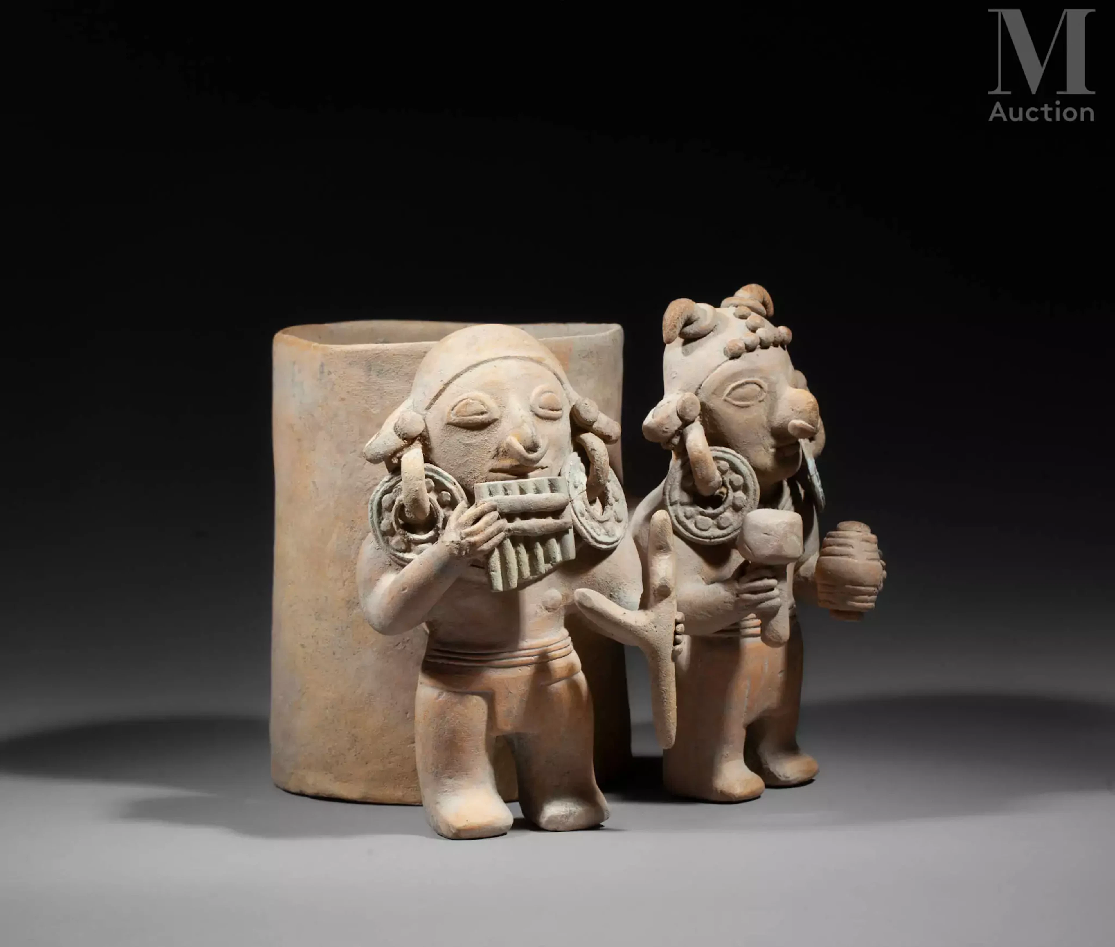 - Vase aux deux musiciens.