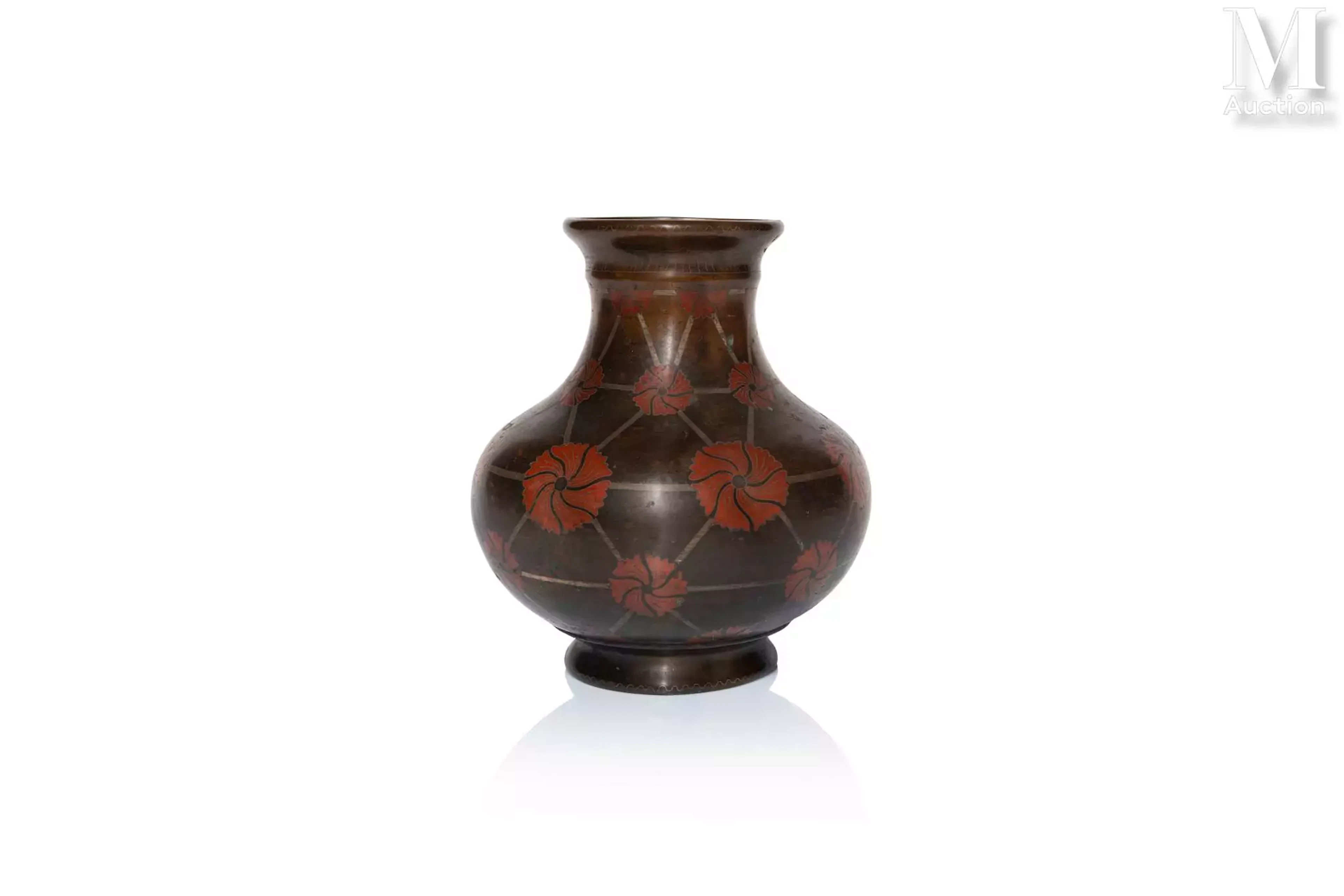 VIETNAM, XXe siècle Vase balustre en bronze à patine brune