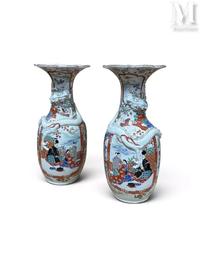 ARITA - JAPON Paire de grand vases