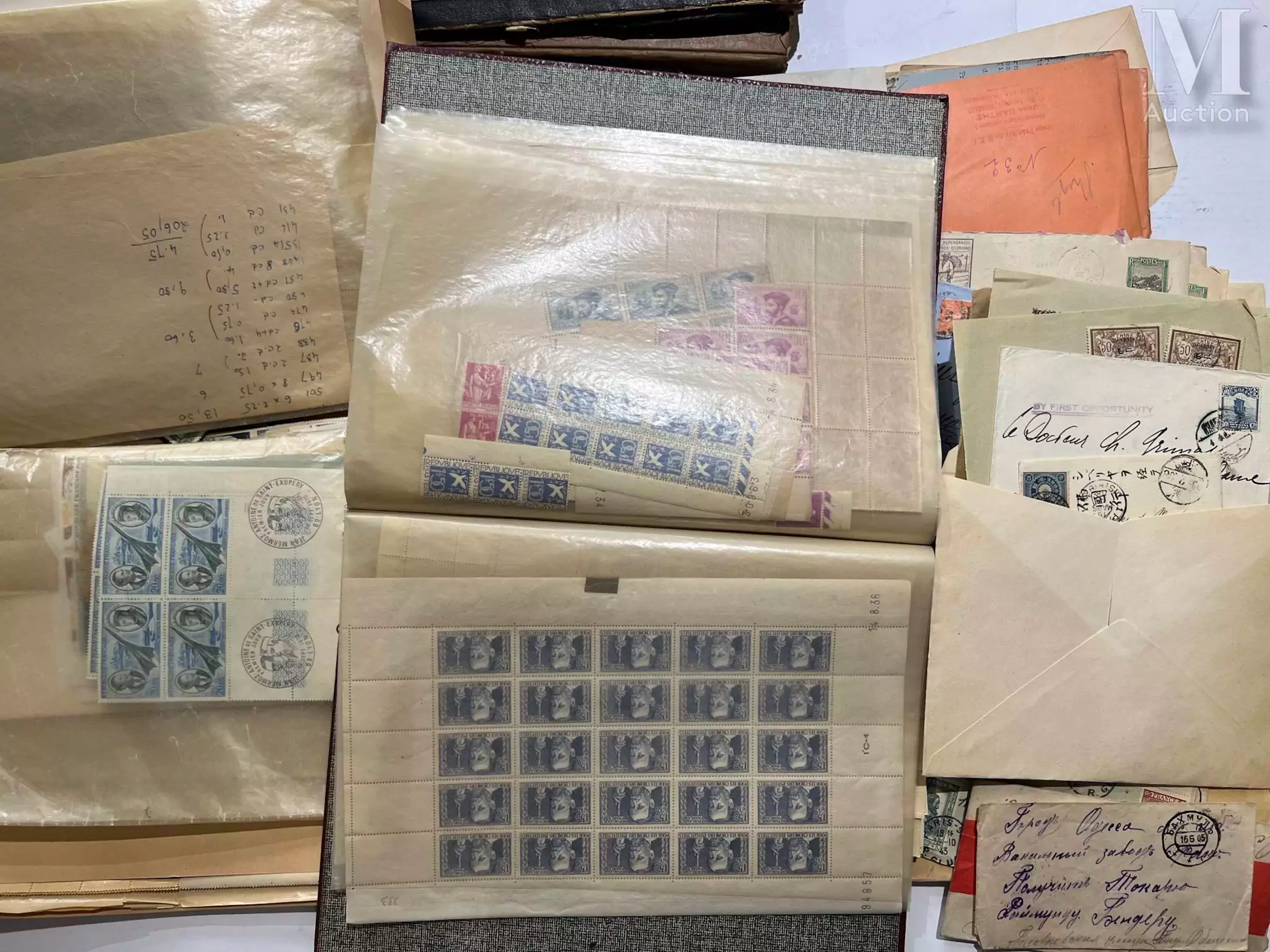 Ensemble varié de lettres du Monde