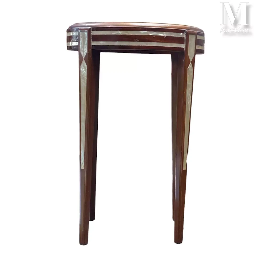 Table de milieu de la fin du XIXe siècle