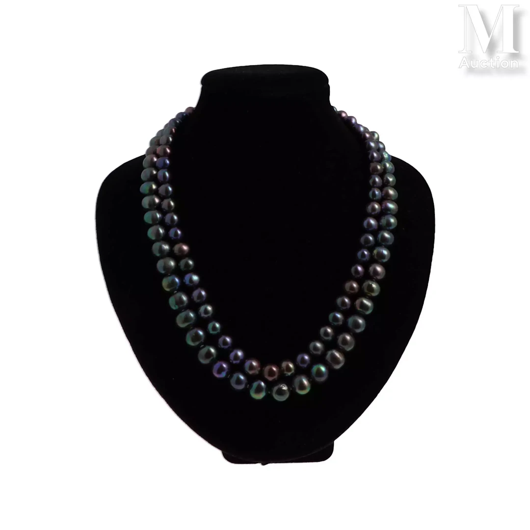 Deux colliers de perles