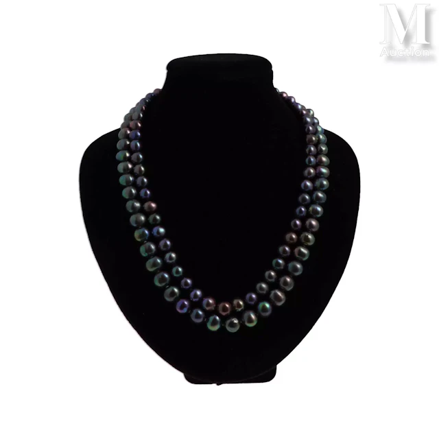 Deux colliers de perles