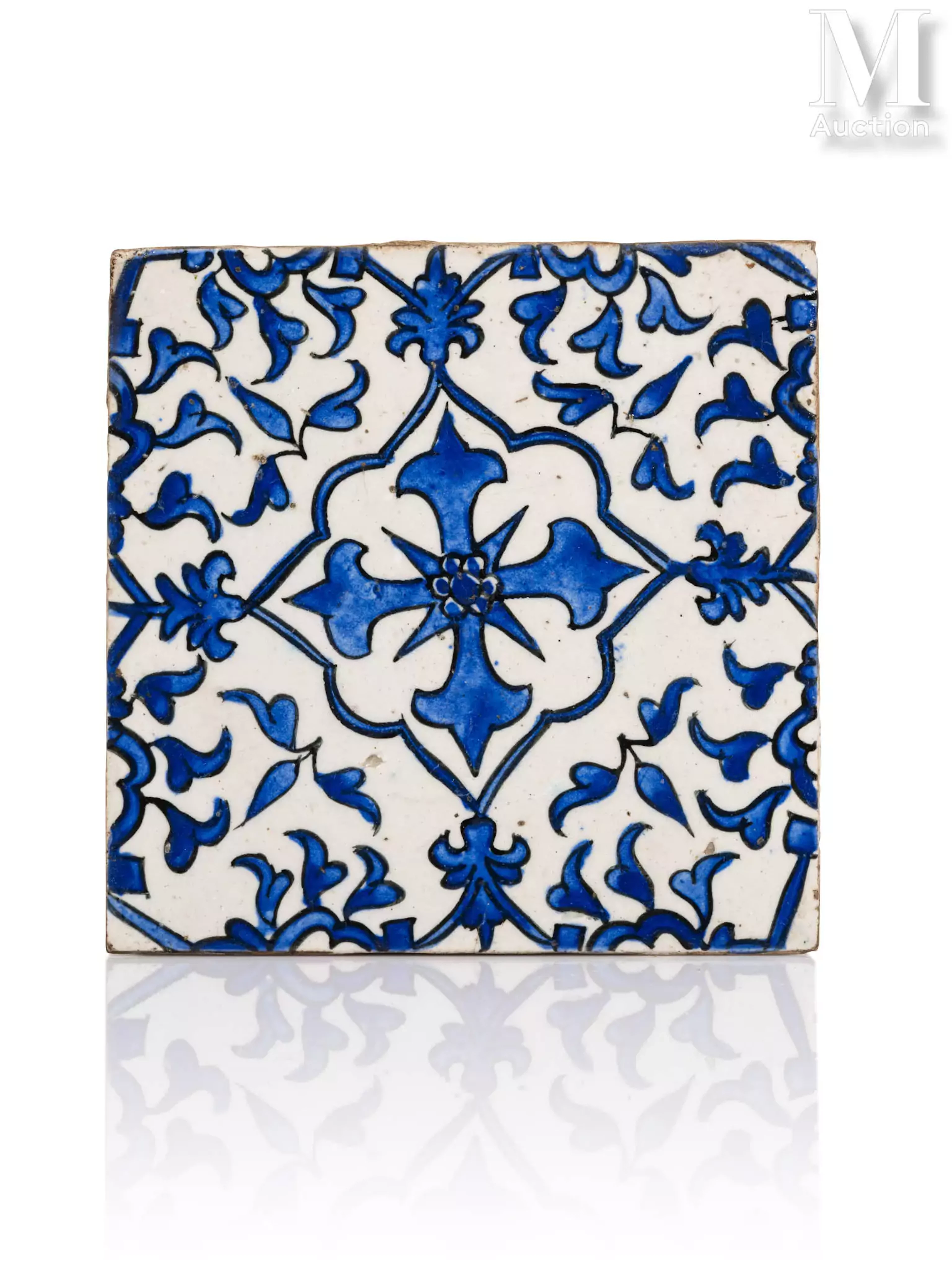 Carreau au fleuron bleu cruciforme Kütahya, Turquie ottomane, XVIIIe siècle