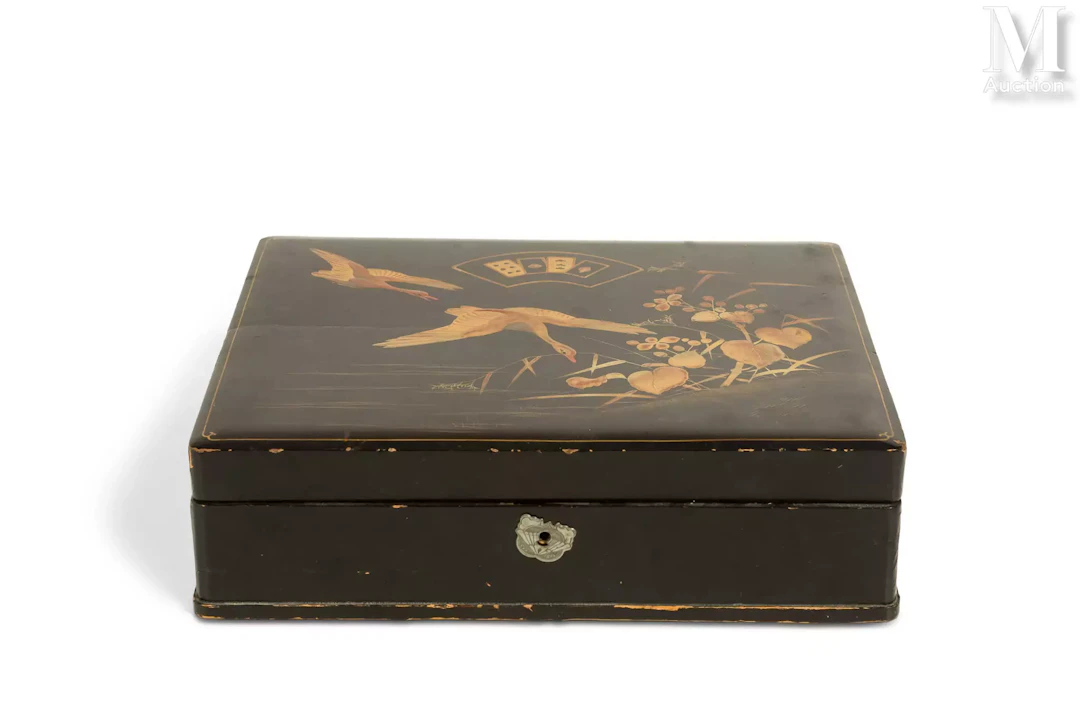 JAPON, XIXe/XXe siècle Boîte à jeu en laque