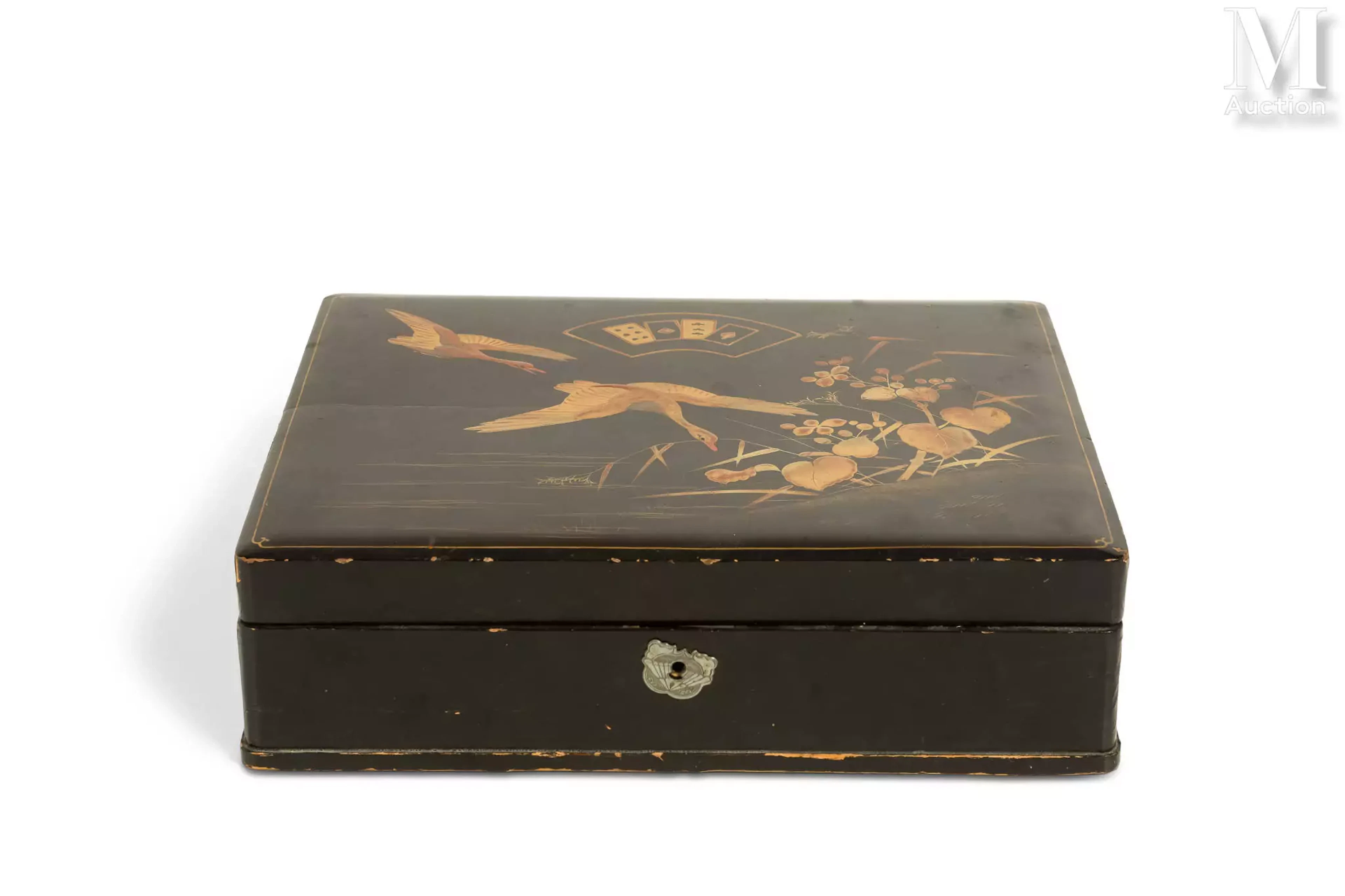 JAPON, XIXe/XXe siècle Boîte à jeu en laque