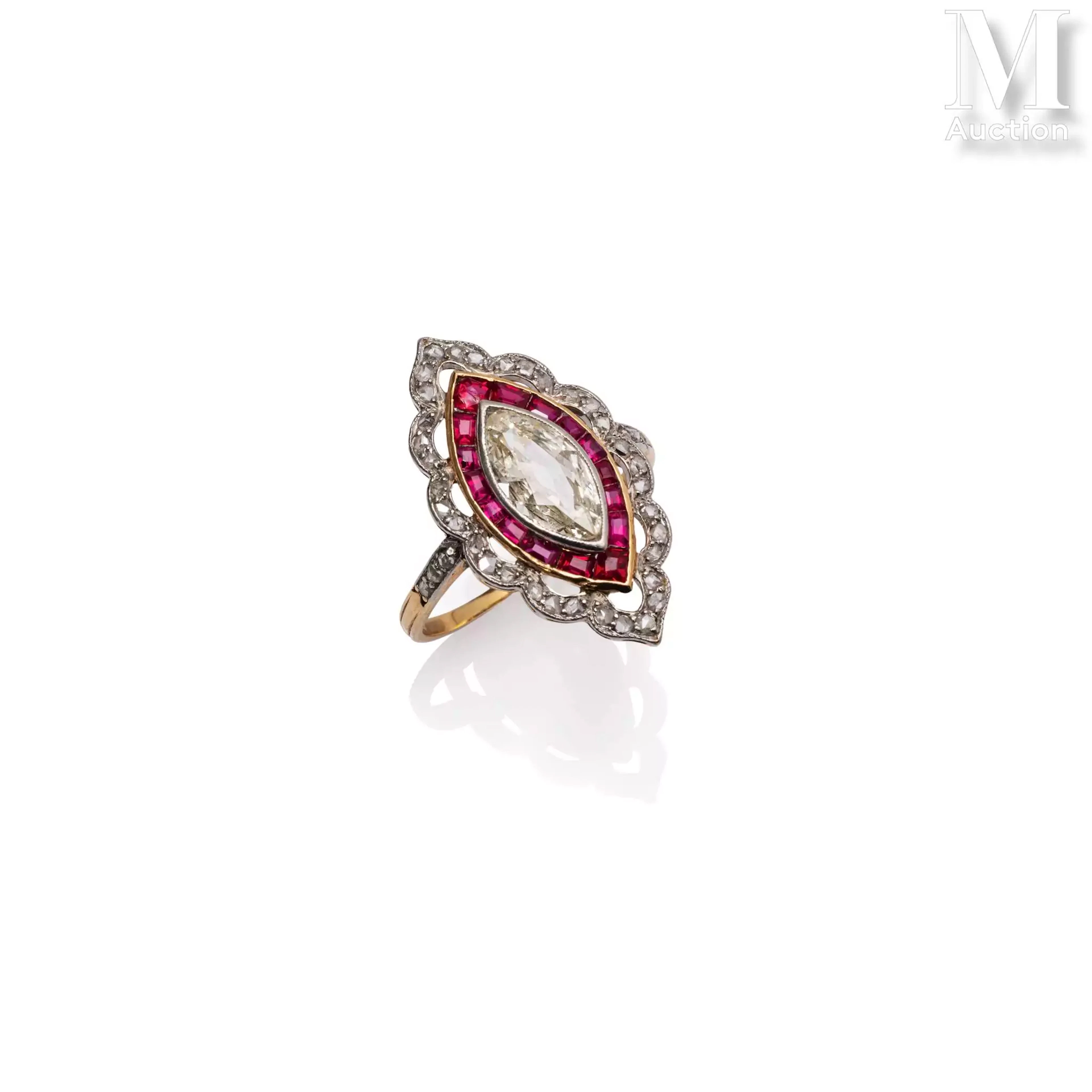 Bague diamant et pierres rouges d'imitation.